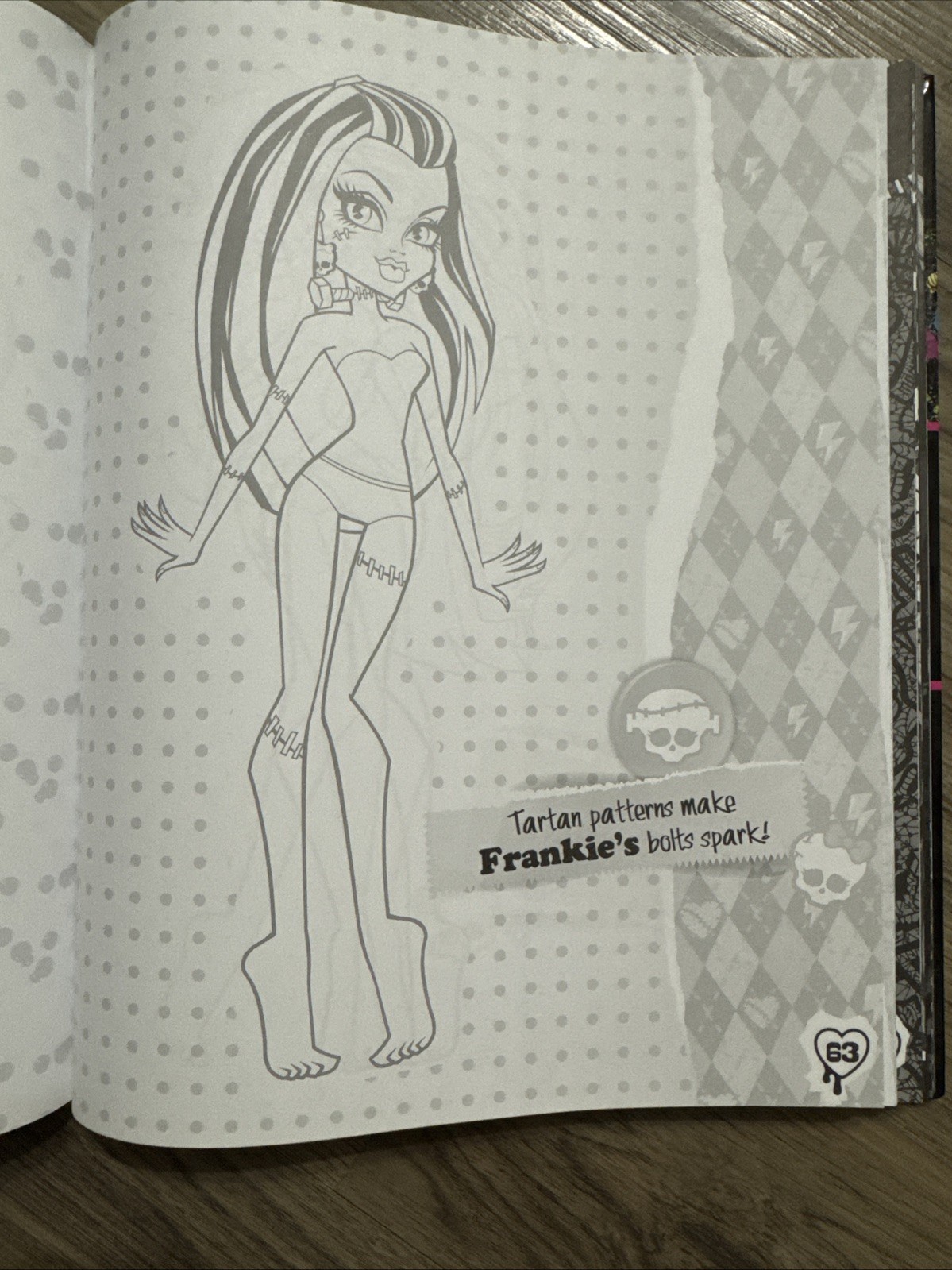 Monster High Collection: Over 200 Pages of Fantastic Fun! Over 100 Stickers NEW