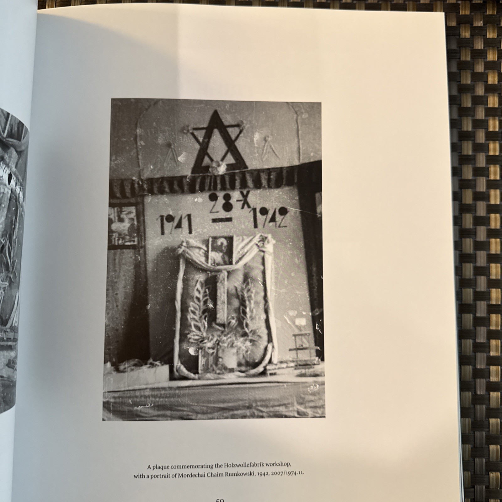 Memory Unearthed: The Lodz Ghetto Photographs of Henryk Ross by Maia-Mari Sutnik
