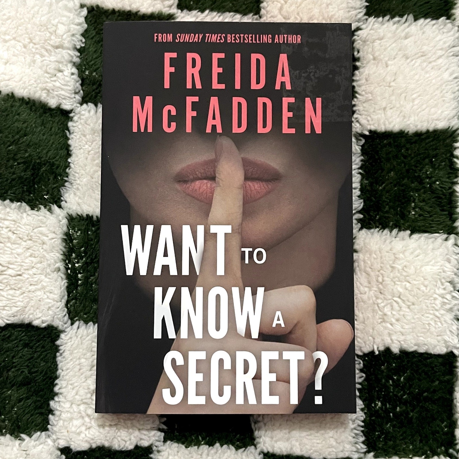 Want To Know A Secret Freida McFadden The WORKS UK Exclusive Sprayed Edge Book