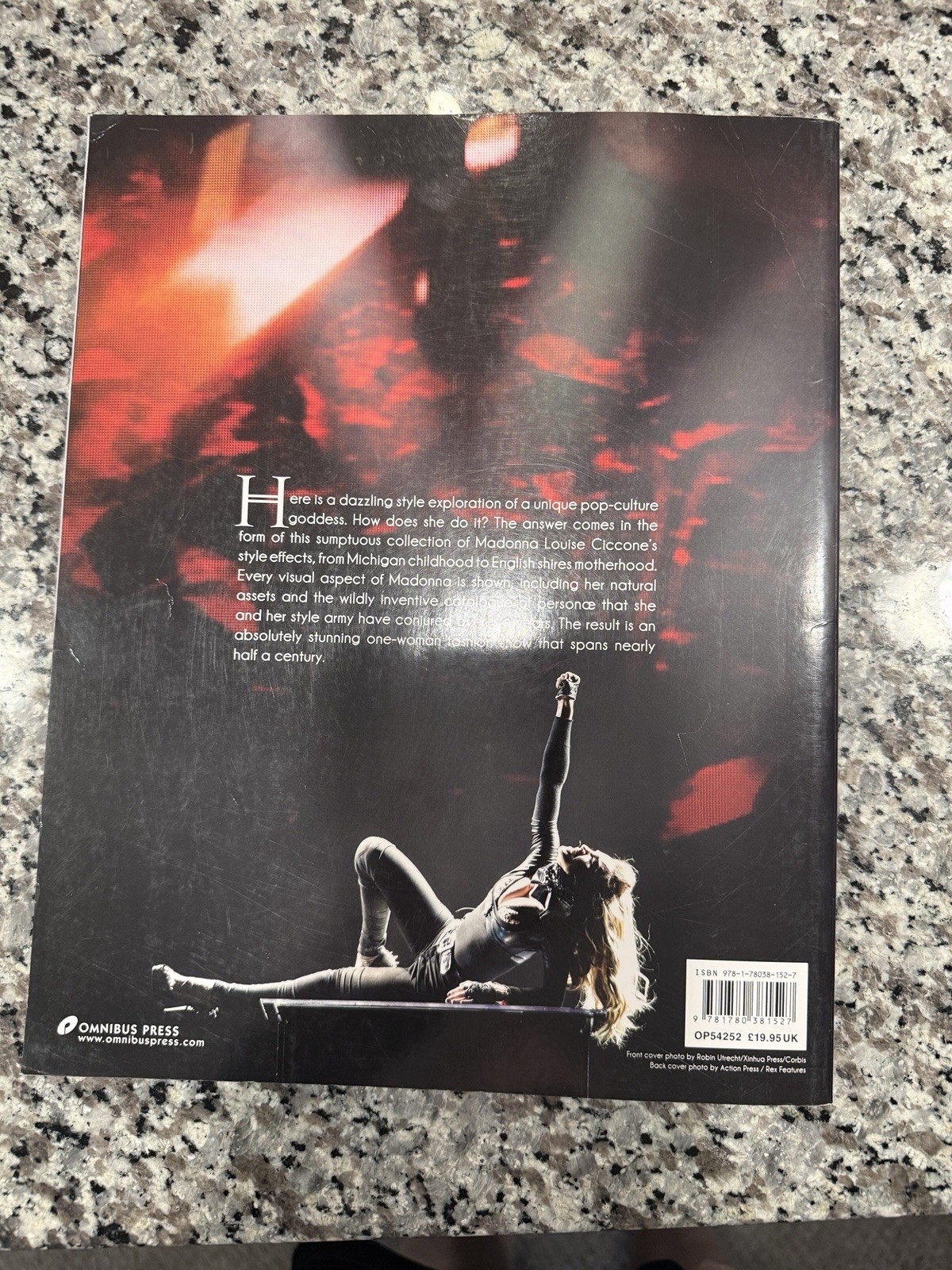 MADONNA STYLE BOOK CAROL CLERK VERY GOOD OVER 200 PAGES OF PHOTOS RARE COVER!!