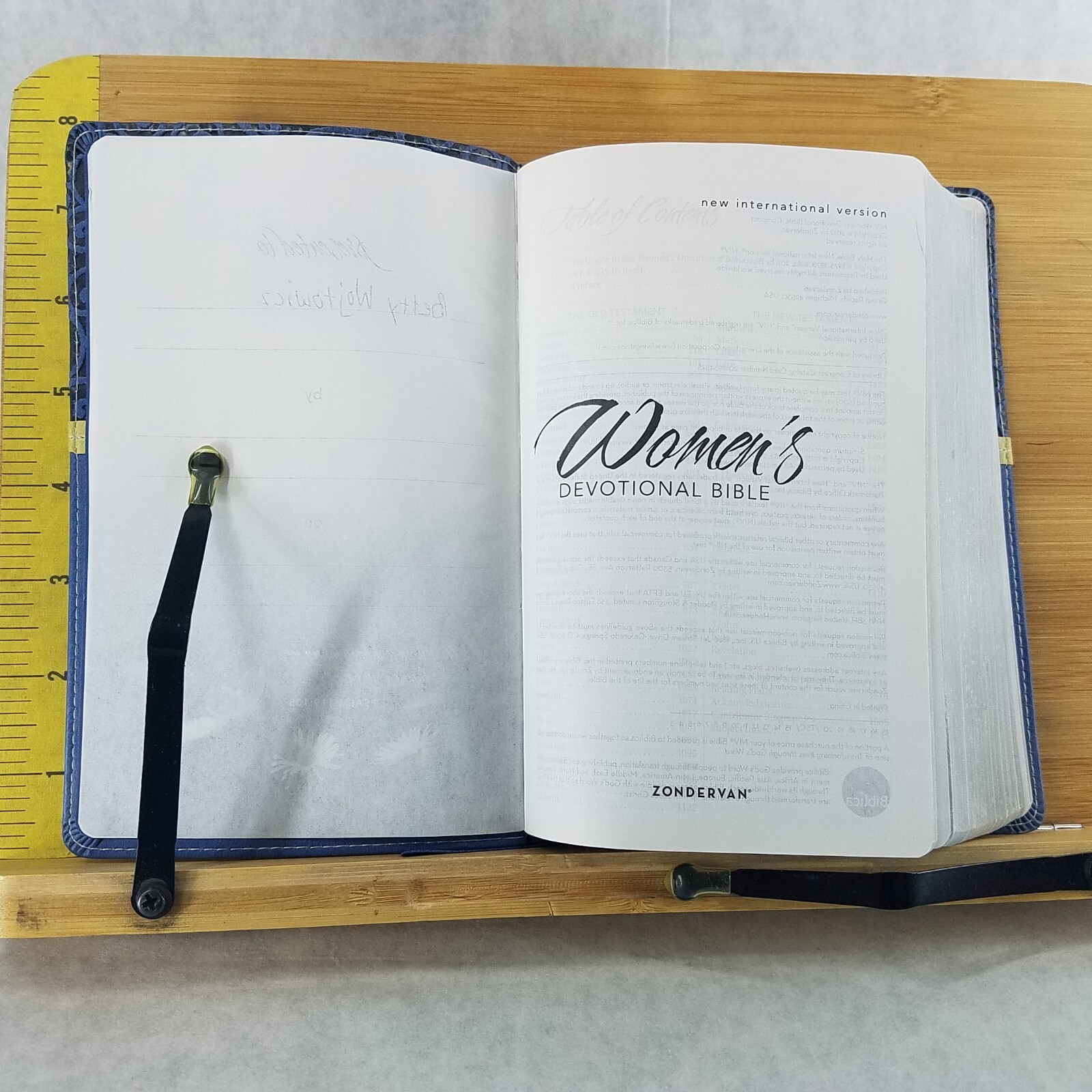 Women’s Devotional Bible by Zondervan Staff (2012, Blue Leather, Special)