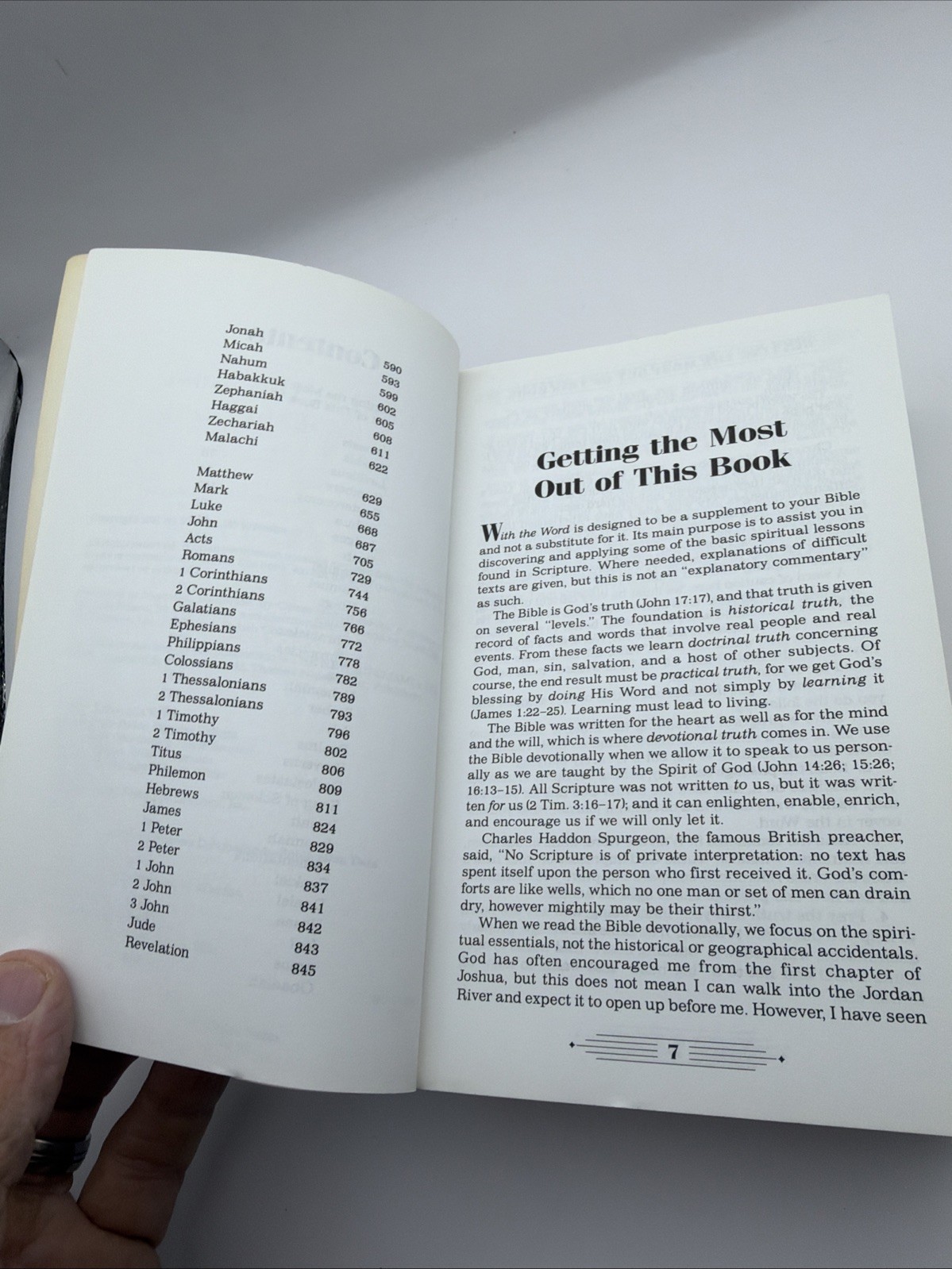 With the Word: The Chapter-by-Chapter Bible Handbook – Wiersbe, Warren W.