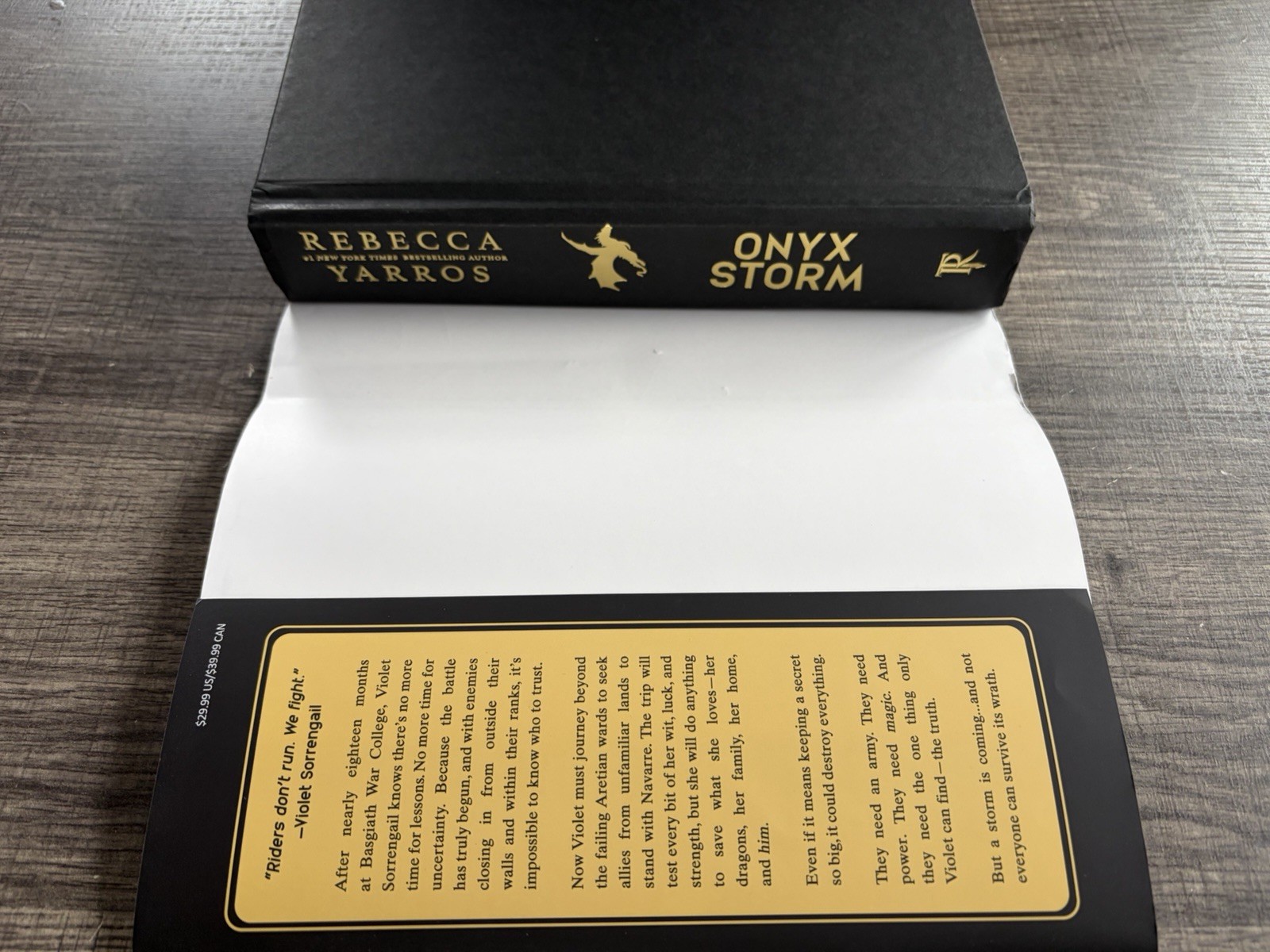 Onyx Storm (Standard Edition) by Rebecca Yarros (2025, Hardcover)