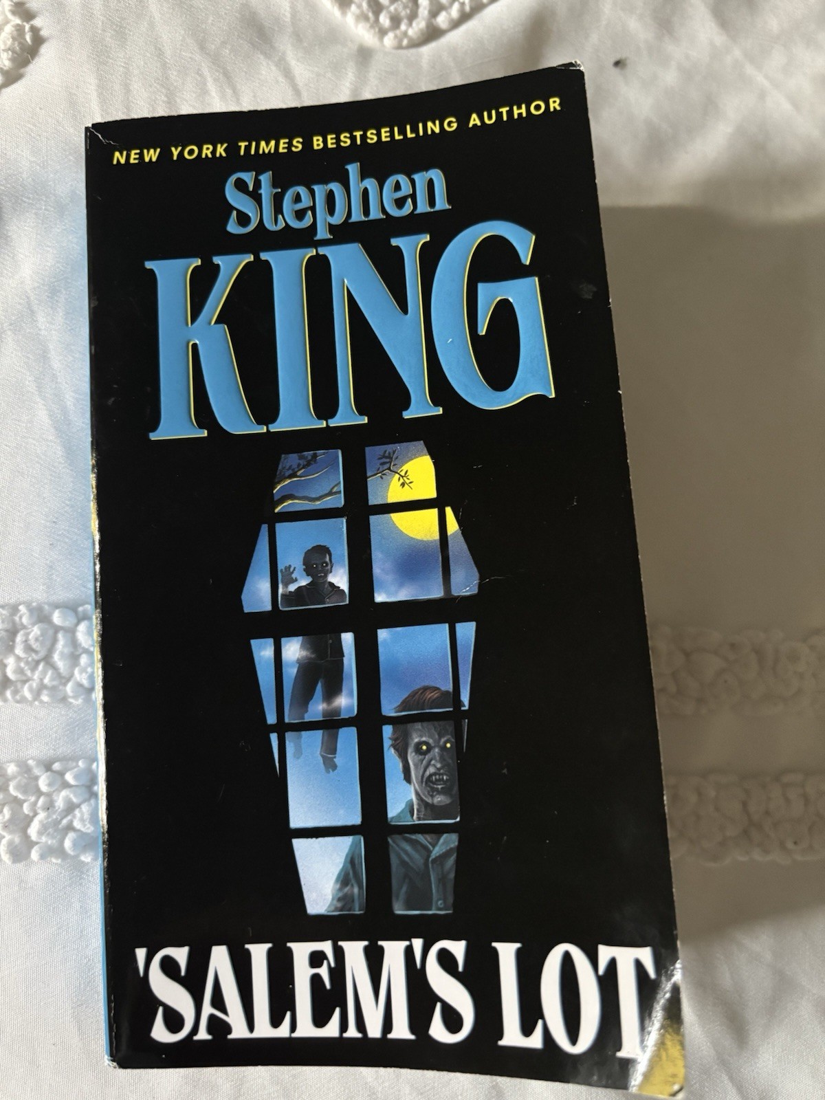 Paperback Copy Of Salem‘S Lot By Steven King. 512 Pages. ￼