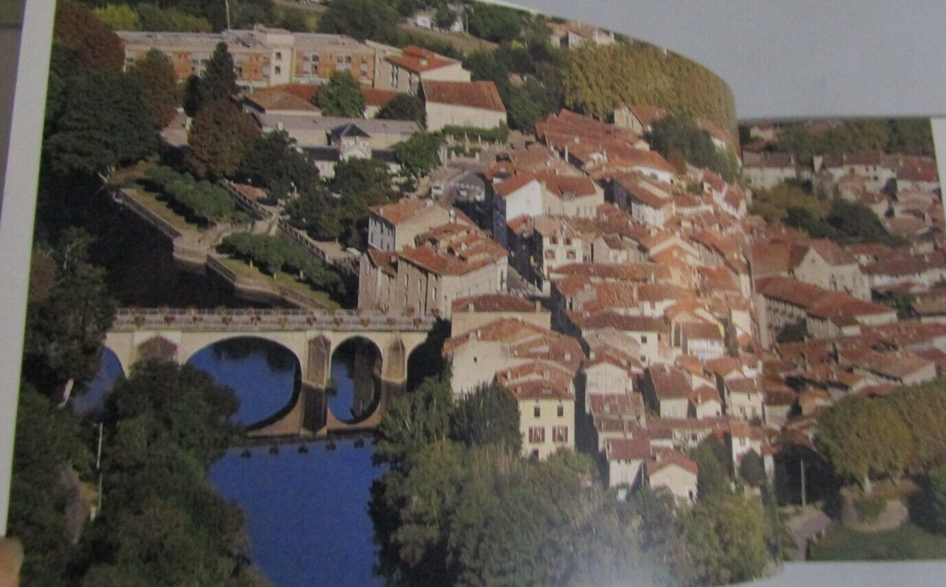 SAINT ANTONIN NOBLE VAL PAPERBACK BOOK 2014 63 PAGES 9.5 X 6.5 IN