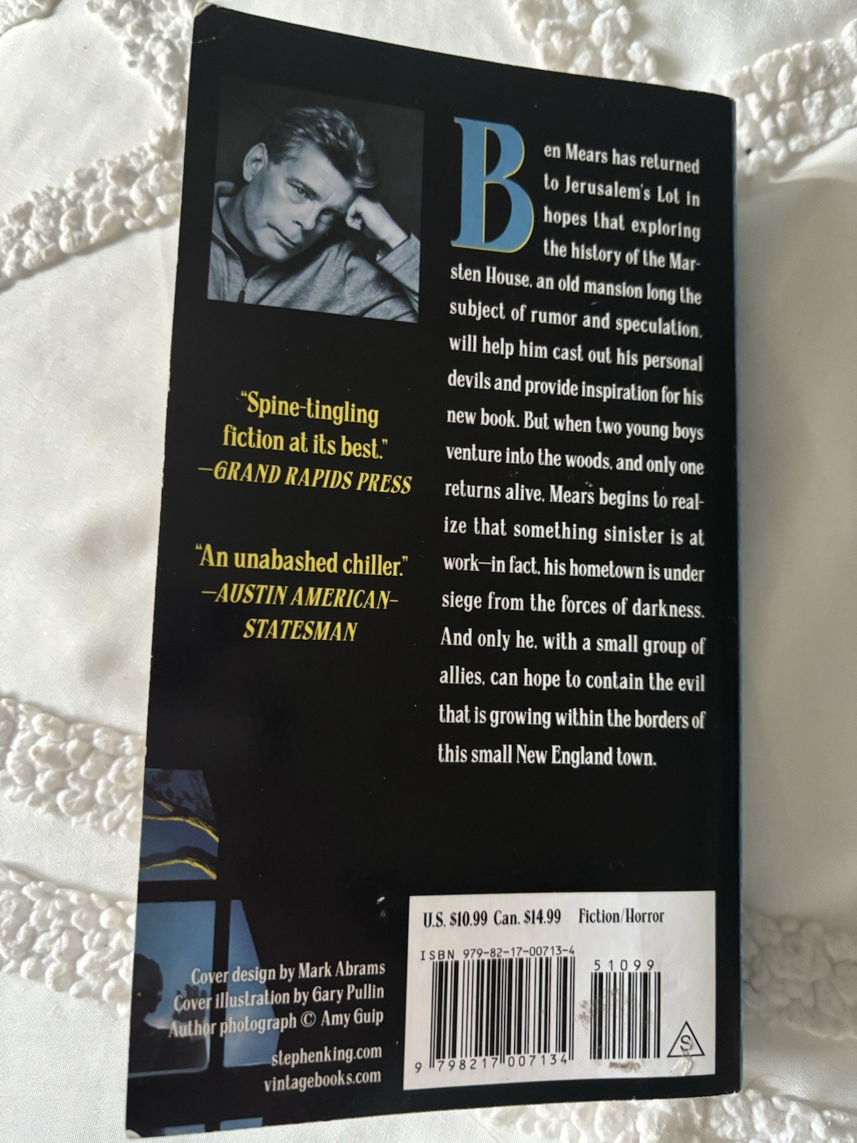 Paperback Copy Of Salem‘S Lot By Steven King. 512 Pages. ￼
