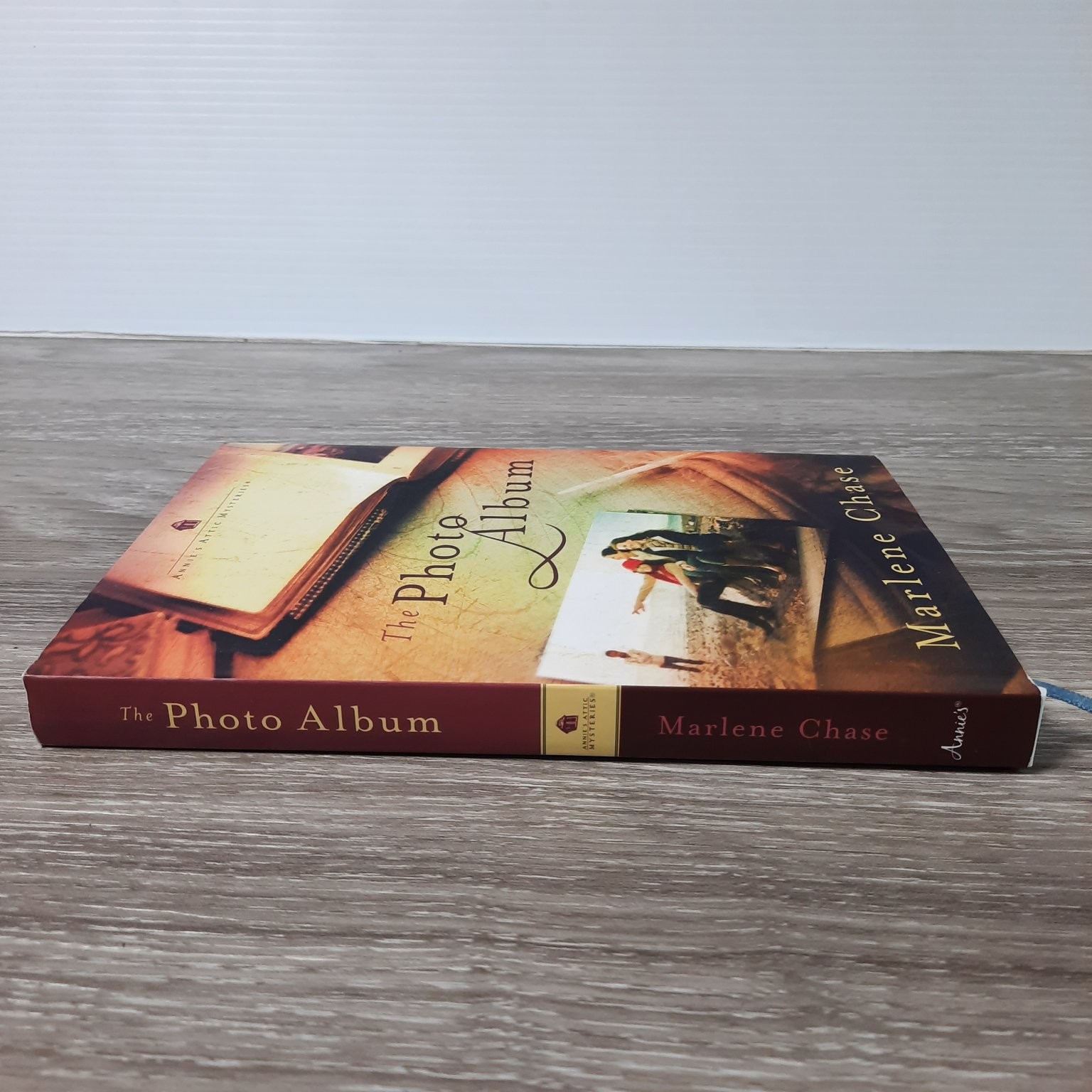 The Photo Album Marlene Chase 2020 Annie’s Attic Mysteries Fiction Annie’s