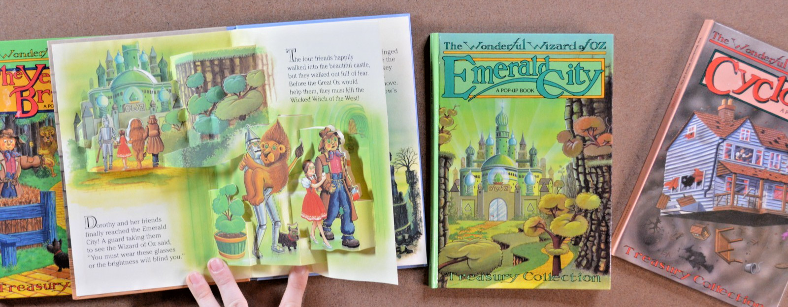 Lot of 4 The Wonderful Wizard of Oz Treasury Collection Pop-Up Books
