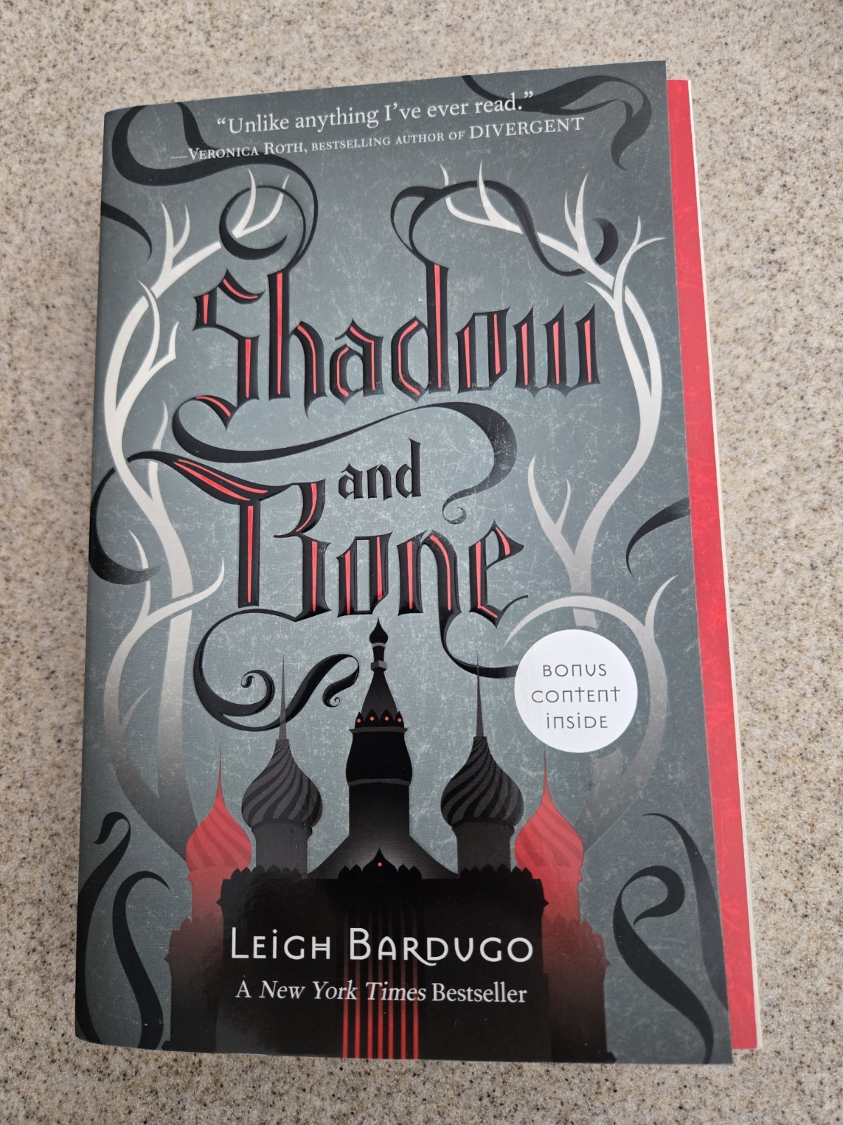 Shadow and Bone Leigh Bardugo 2012 Paperback