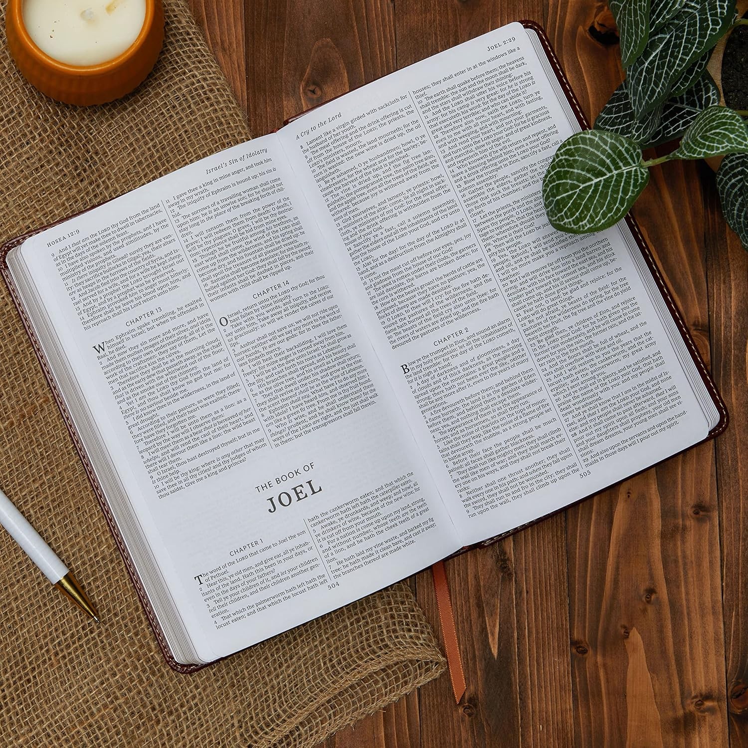KJV Holy Bible: Gift and Award, Black Leather-Look, Red Letter, Comfort Print: K