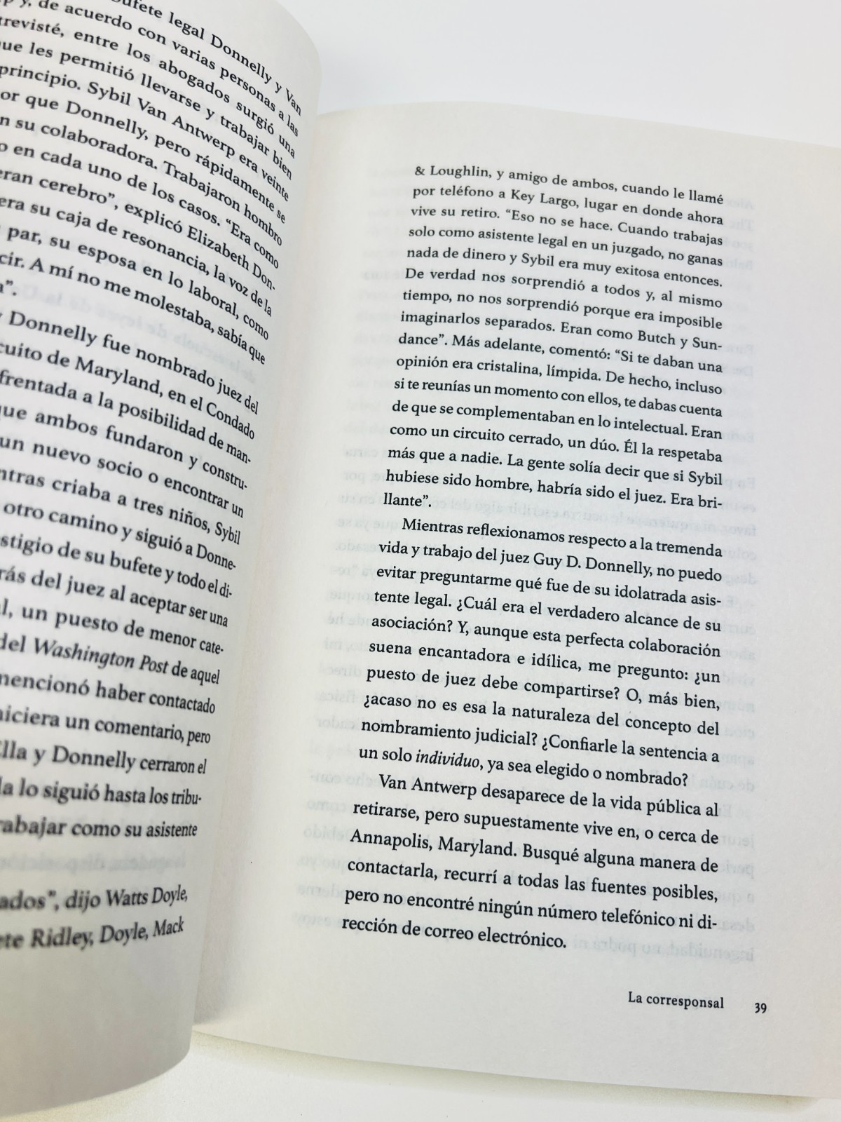 La Corresponsal by Virginia Evans (IN SPANISH – EN ESPANOL)