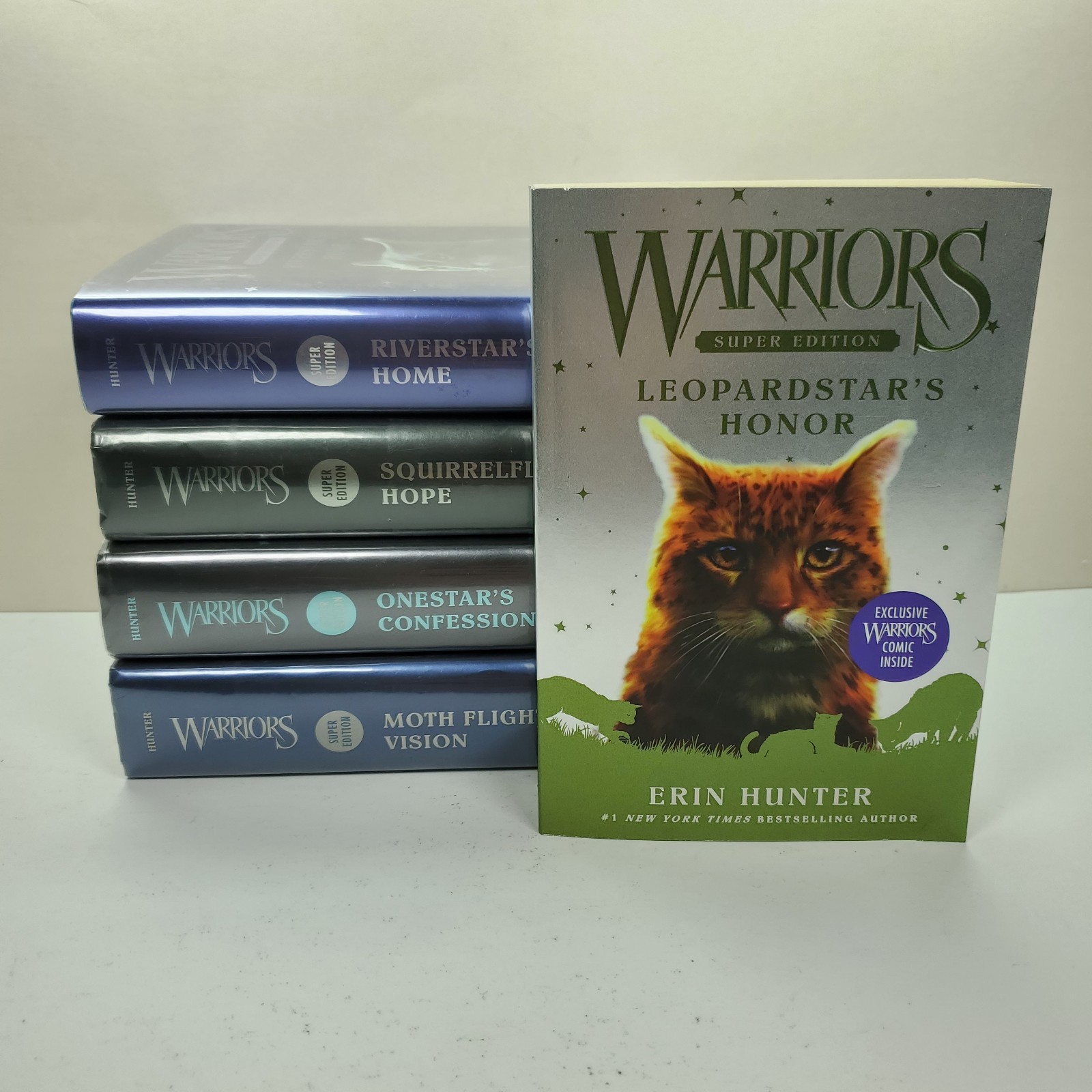 Lot 5 Erin Hunter Books Super Editions Set Hardcover & PB