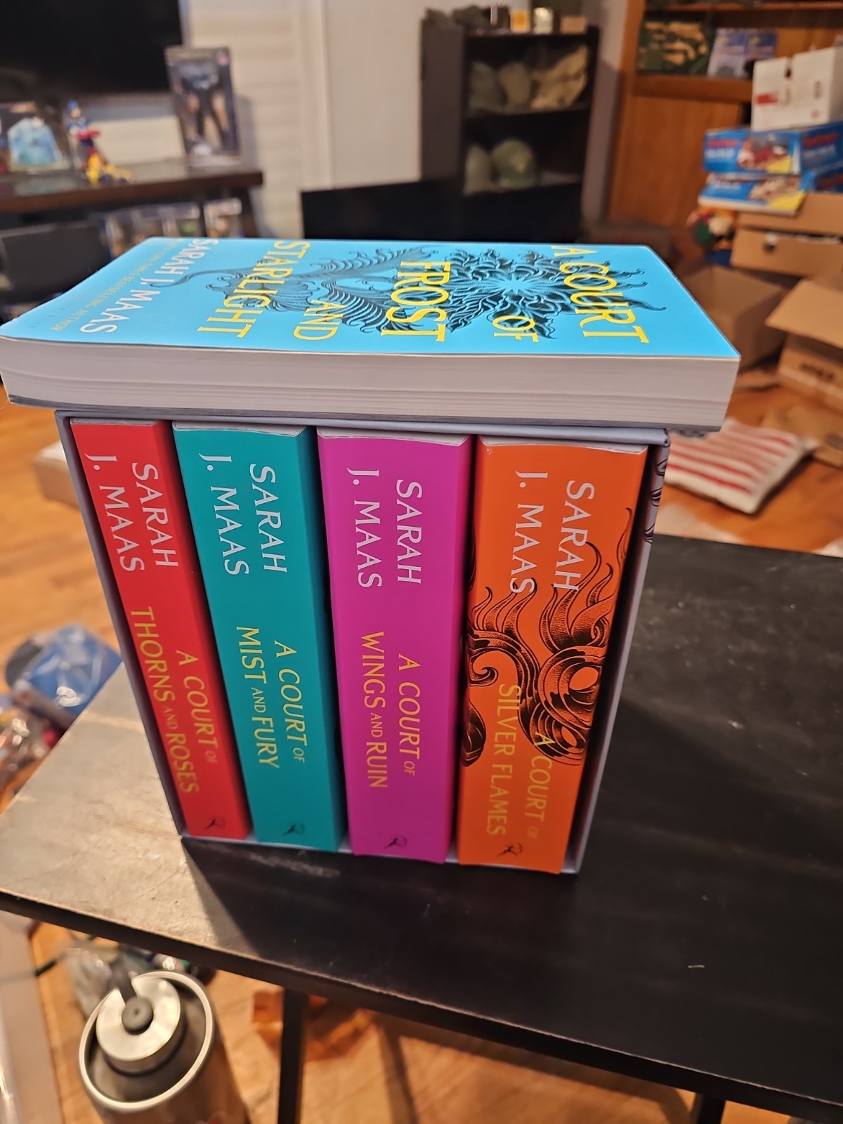 Box Set 5 Paperback Books A Court of Thorns and Roses Sarah J. Maas