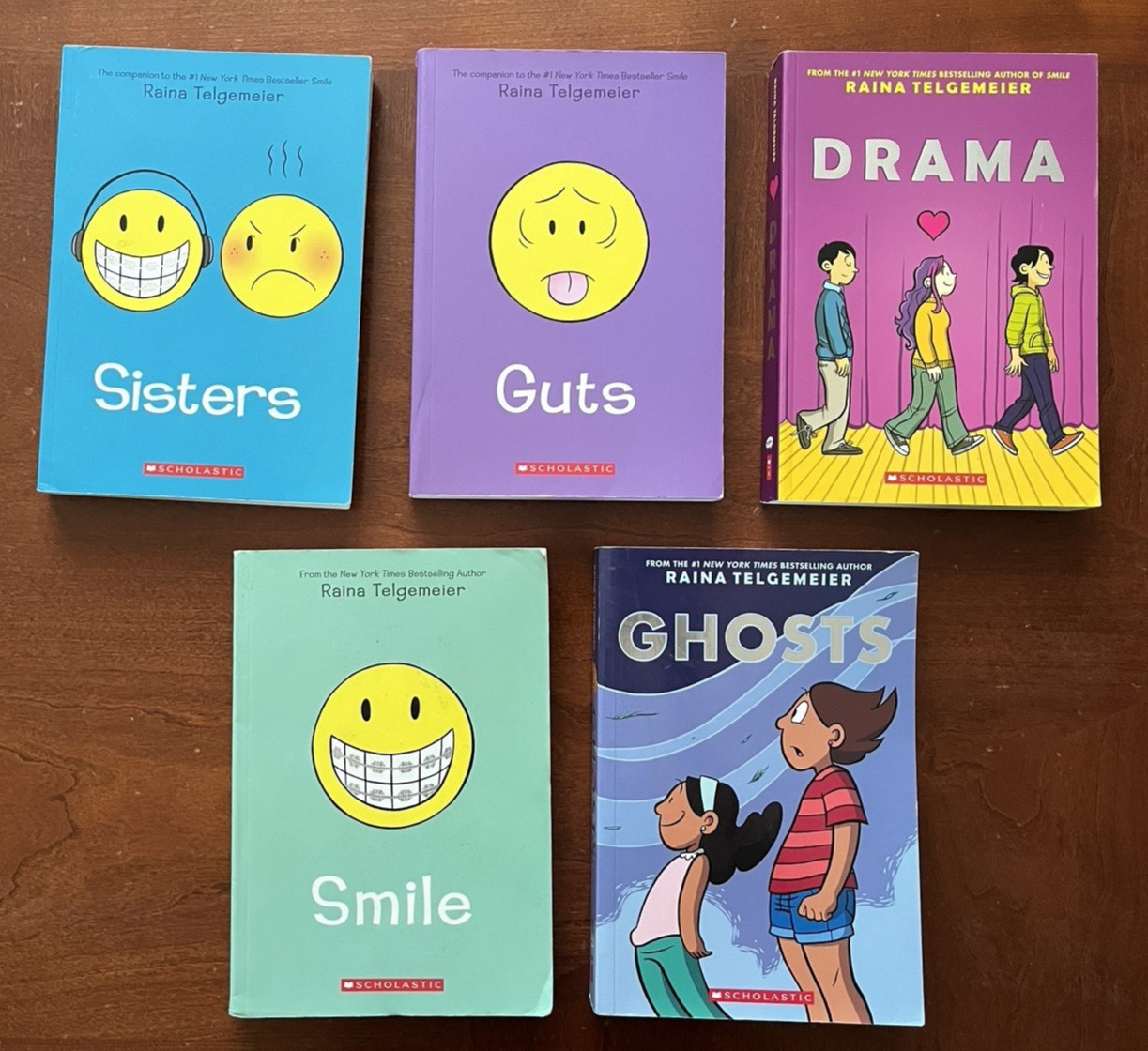 Raina Telgemeier Lot Of 5 Graphic Novels – Smile/ Drama/ Sisters/ Guts/Ghosts