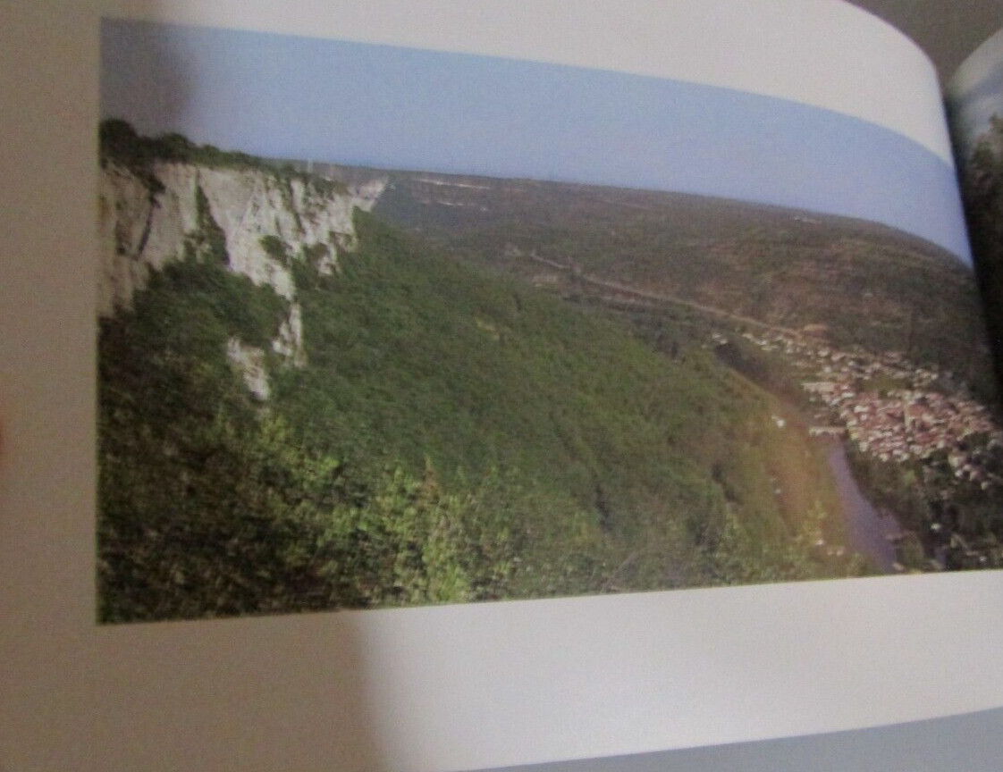 SAINT ANTONIN NOBLE VAL PAPERBACK BOOK 2014 63 PAGES 9.5 X 6.5 IN