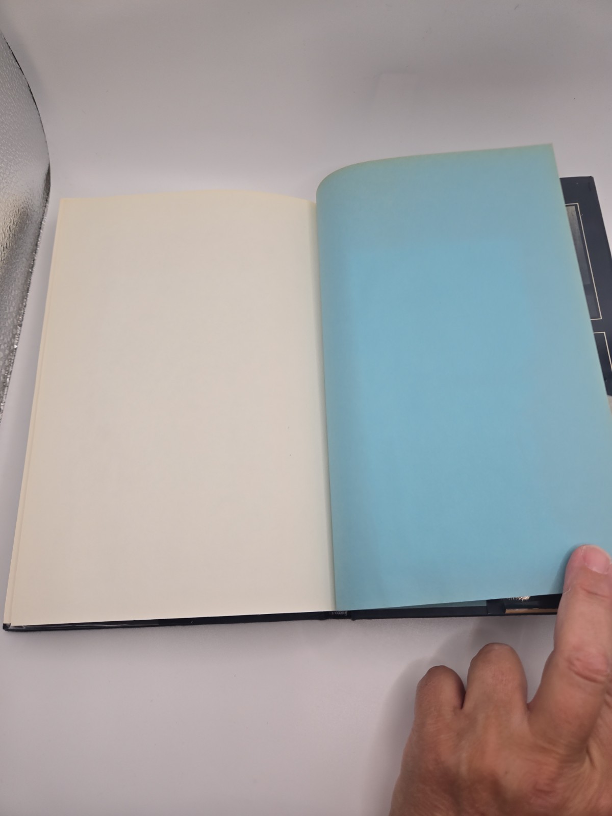 The UFO Guidebook ASPECT OF OFOLOGY by Simon Mennick & Norman J. Briazack 1978