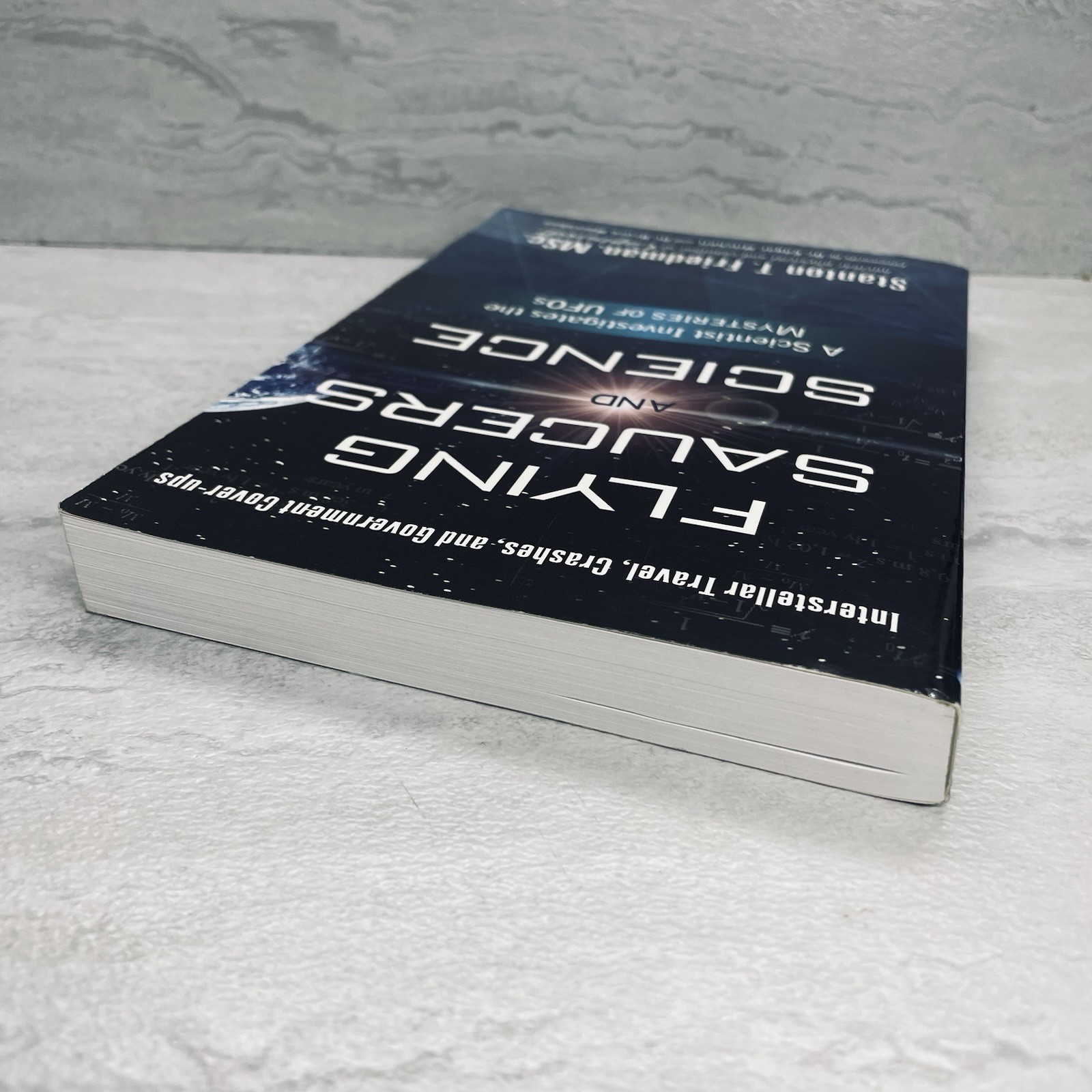 Flying Saucers & Science SIGNED Friedman – A Scientist Investigates UFOs ©2008