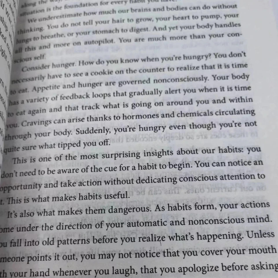 Atomic Habits by James Clear Build Good Habits & Break Bad Ones (Paperback)