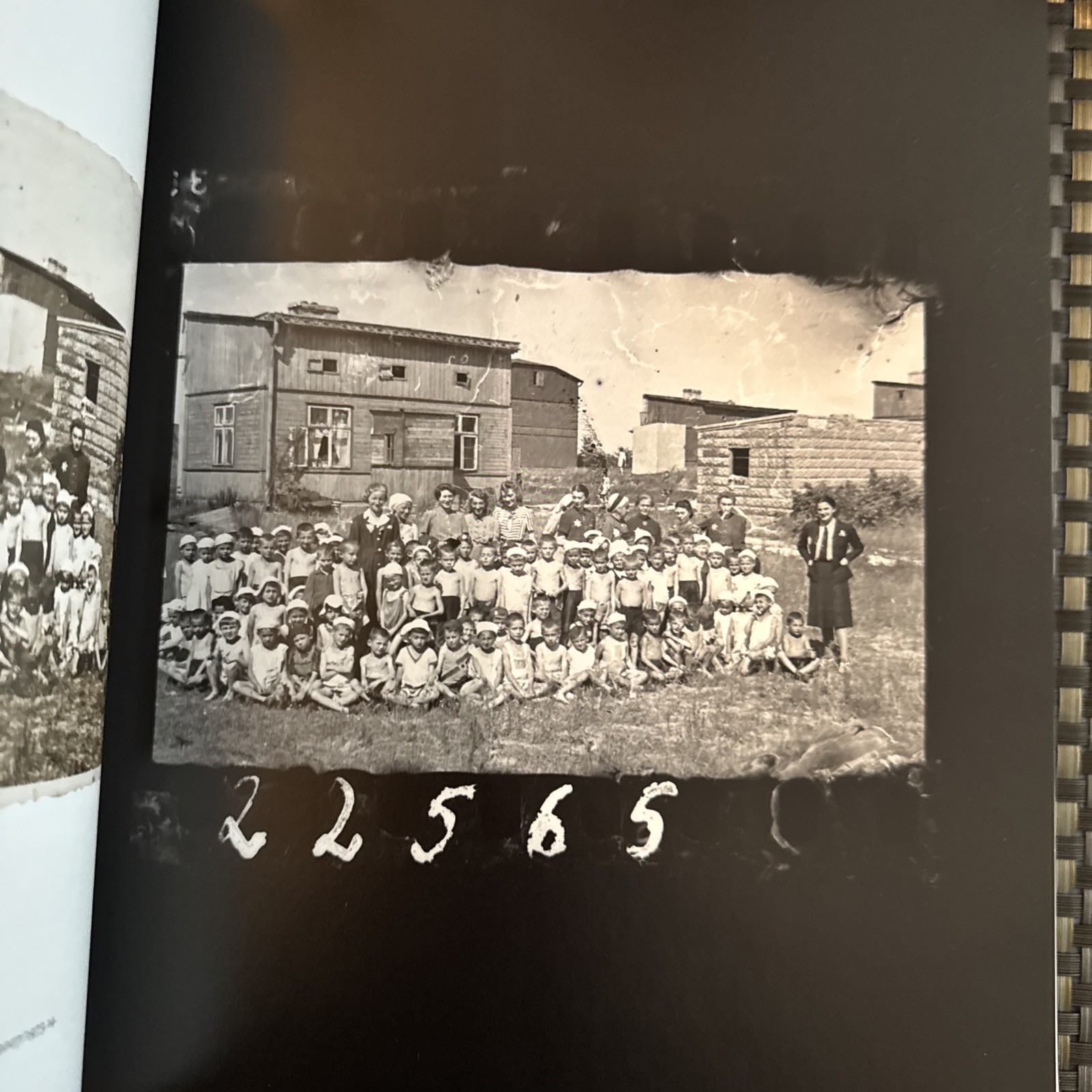 Memory Unearthed: The Lodz Ghetto Photographs of Henryk Ross by Maia-Mari Sutnik