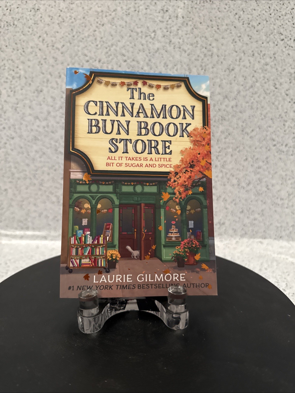 Cinnamon Bun Book Store (Dream Harbor, Book 2) by Laurie Gilmore