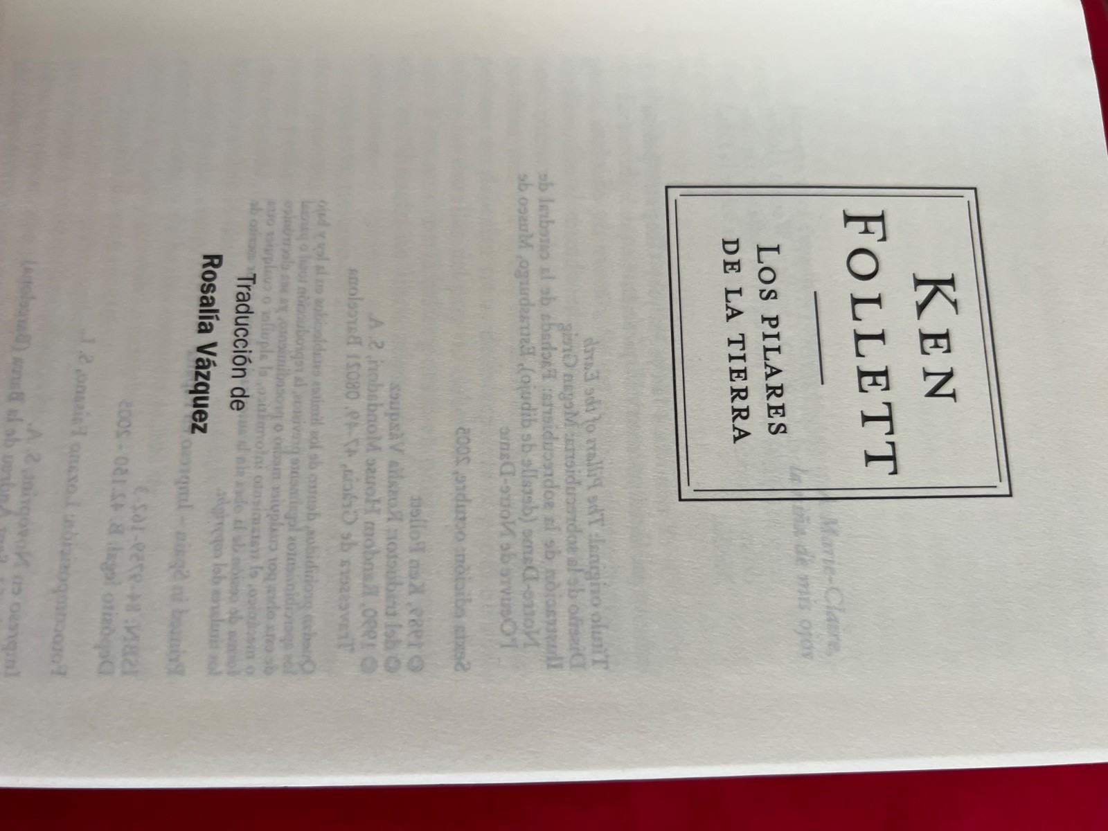 Los Pilares de la Tierr by Ken Follett. Luxury boxed edition.