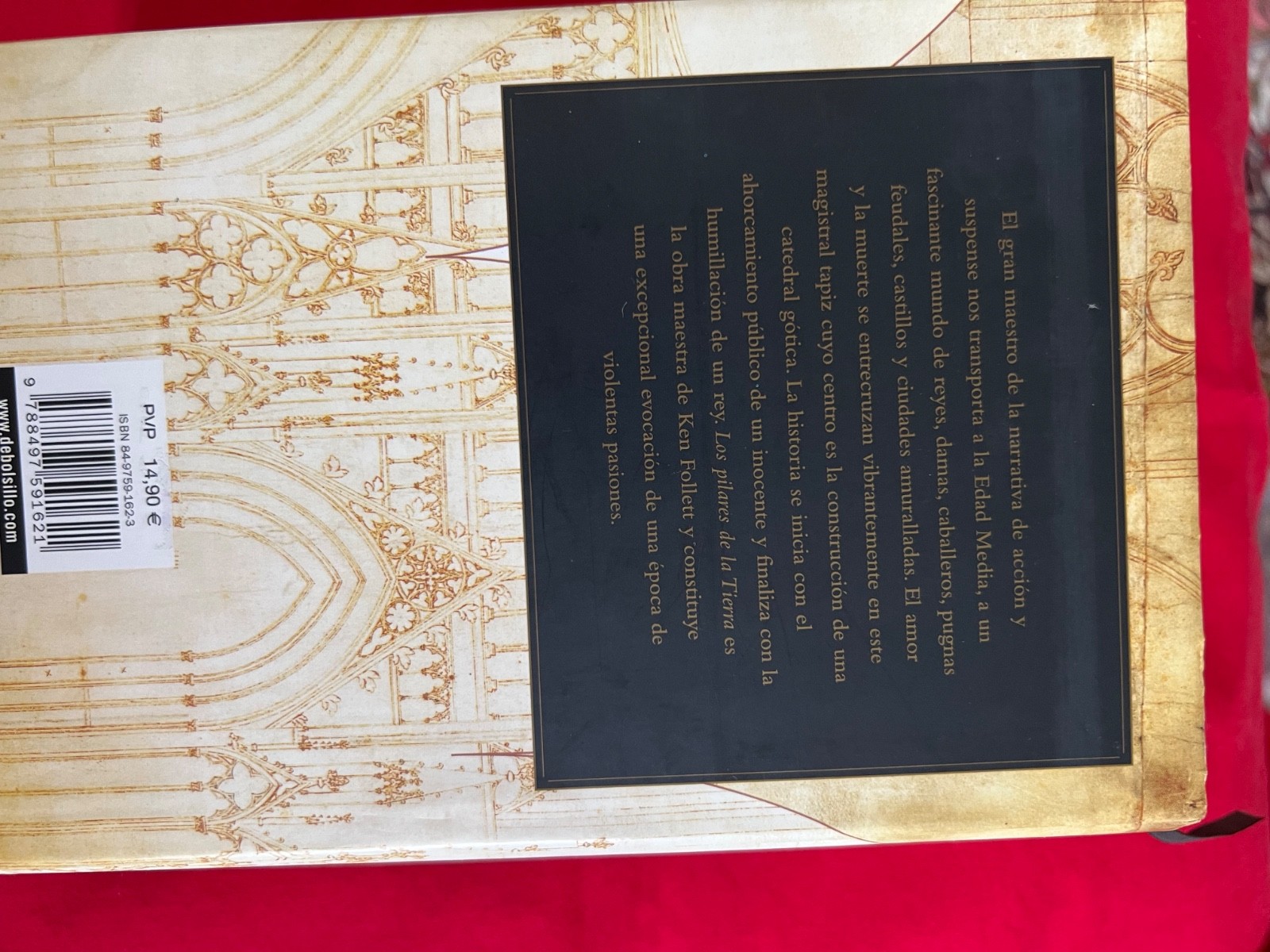 Los Pilares de la Tierr by Ken Follett. Luxury boxed edition.