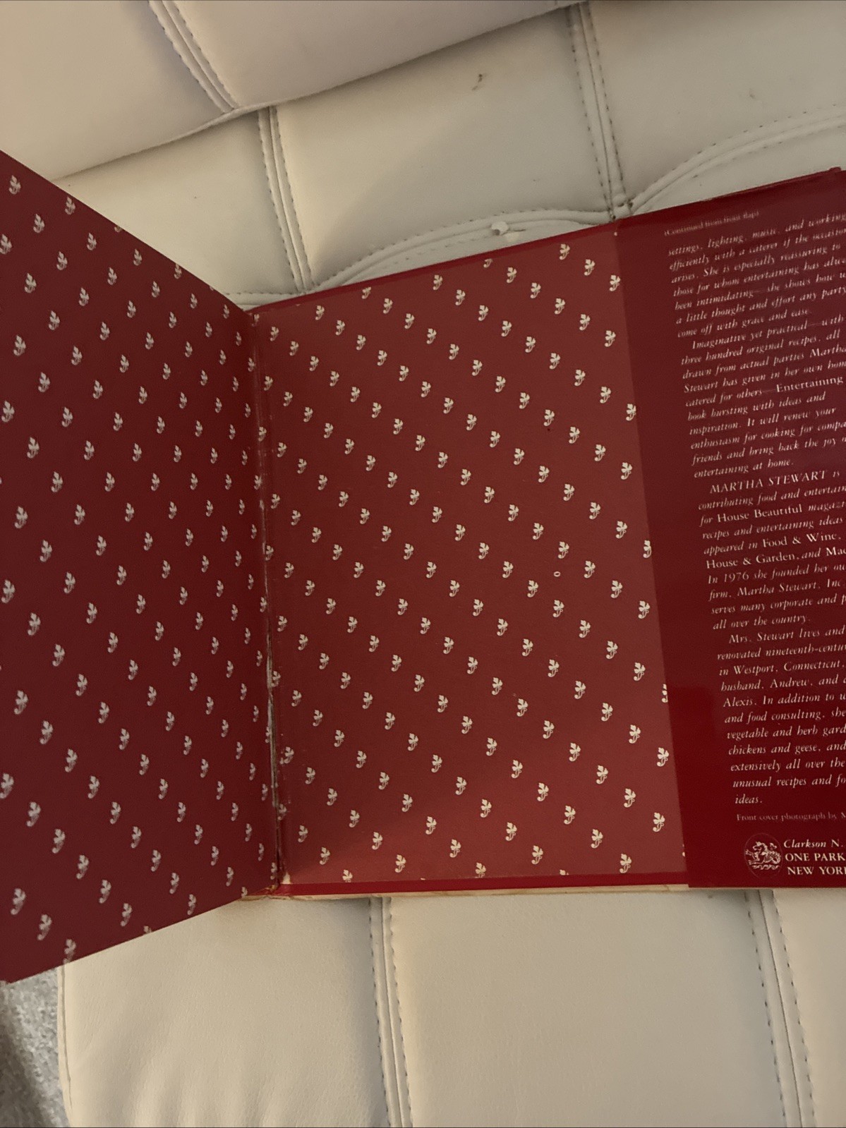 1982 ENTERTAINING BY MARTHA STEWART ~ HC w/ Dust Jacket ~ Vintage Hardback