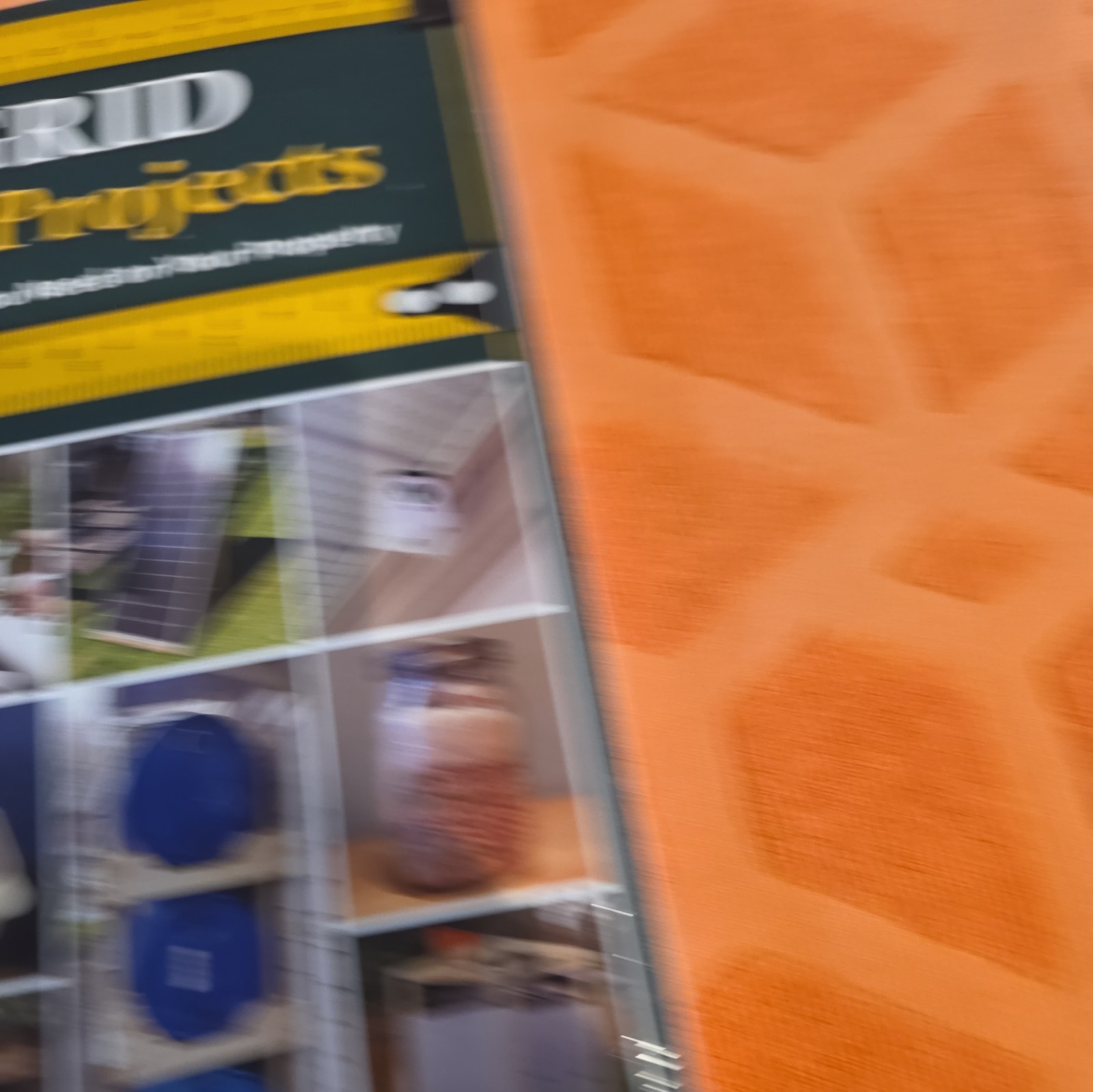 No Grid Survival Projects Paperback Book English
