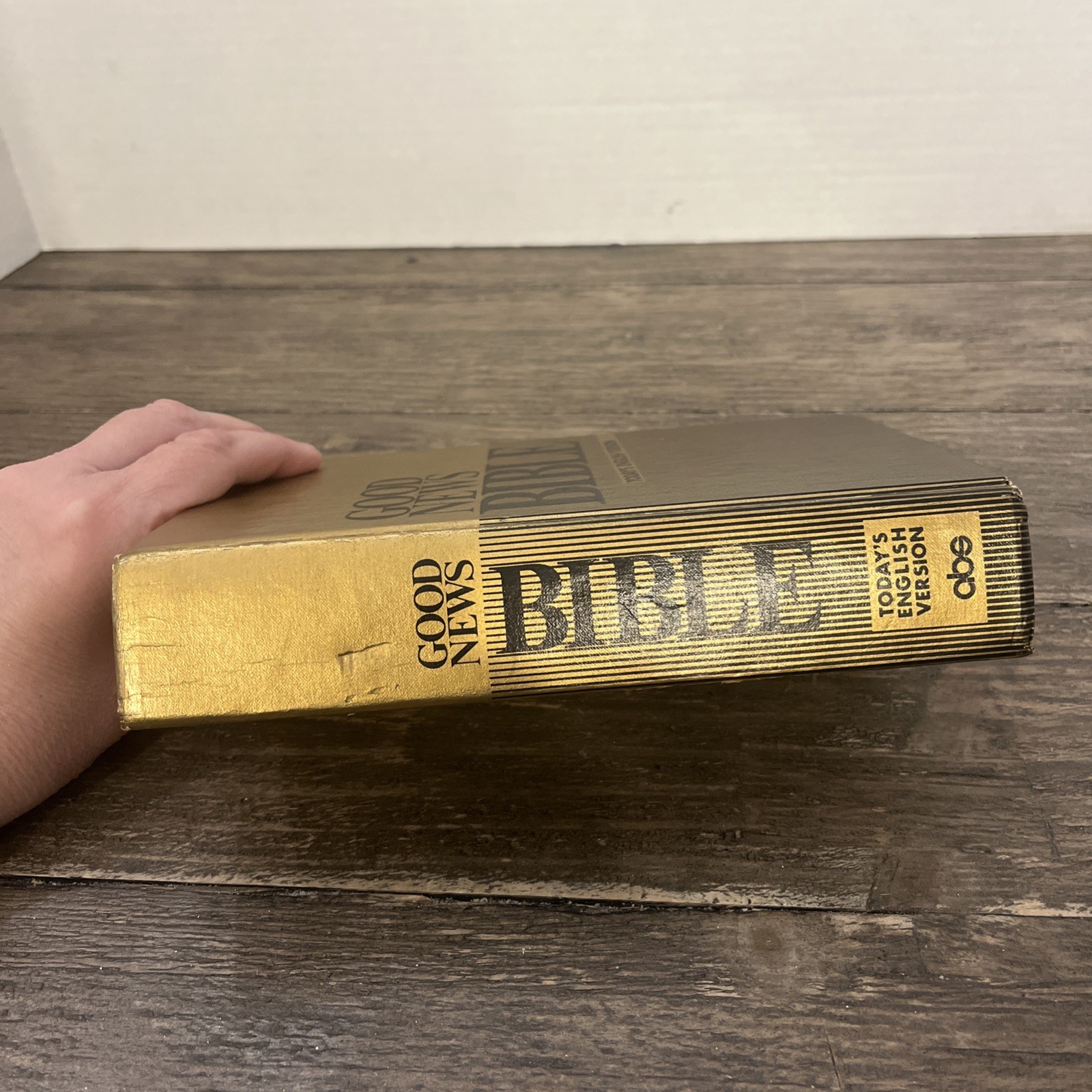 Vtg 1976 Good News Bible Today’s English Version Gold Hardcover 480 Pages