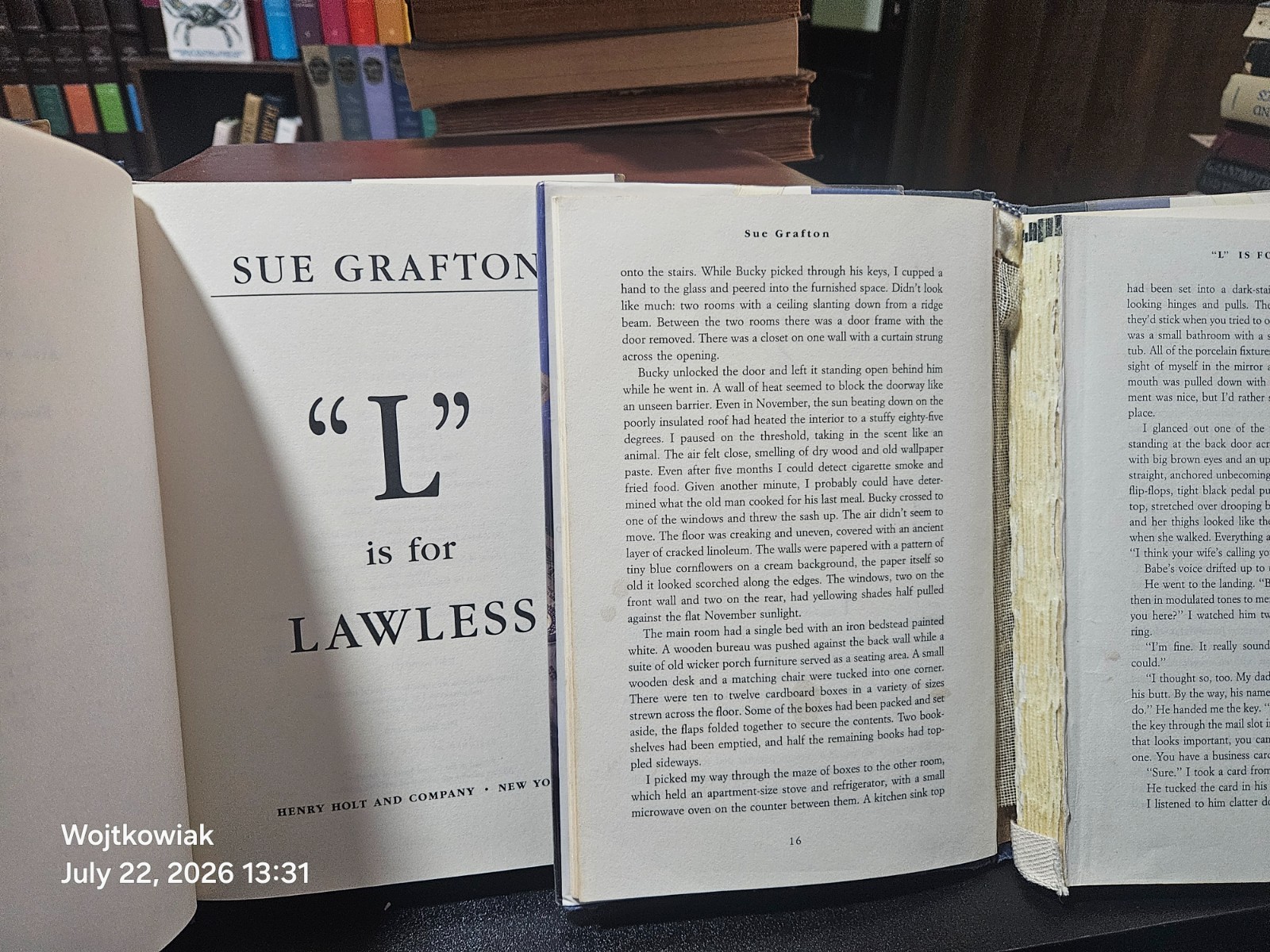 203# Sue Grafton Kinsey Millhone Lot 8 Books A-N Alphabet Mystery HC PB