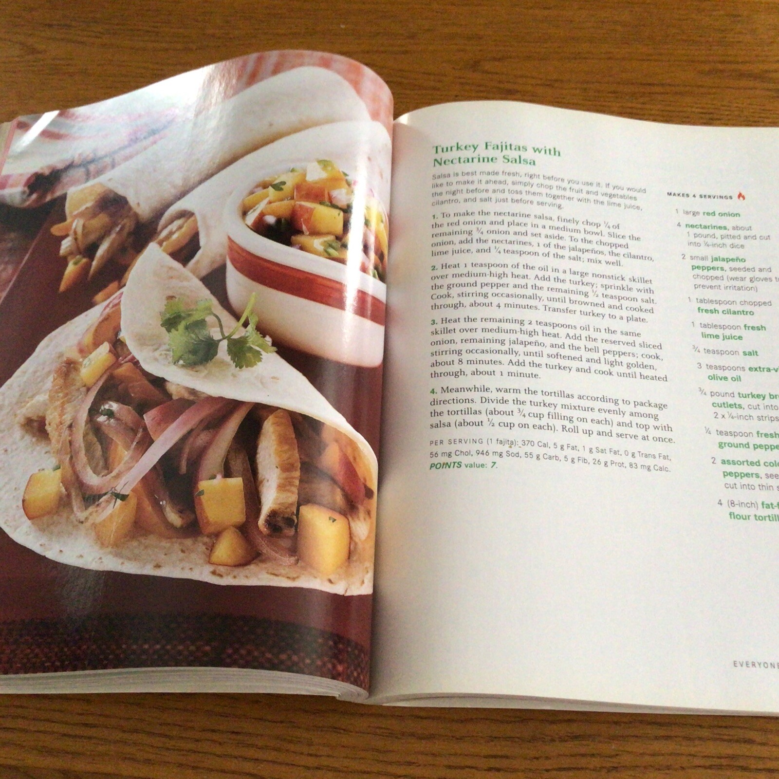 WW WEIGHT WATCHERS Everyone Loves CHICKEN 200+ RECIPES Cookbook 336 Pages Points