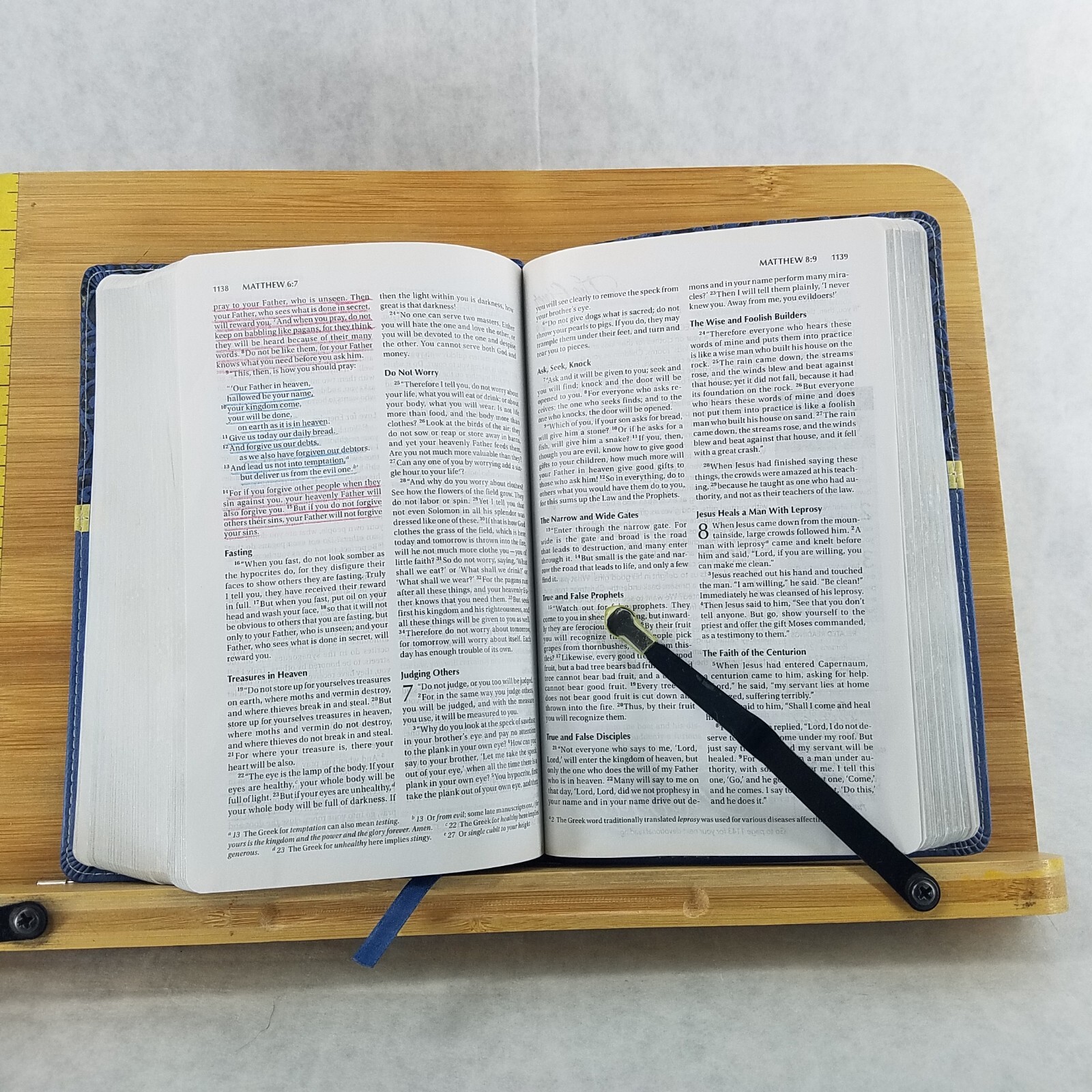 Women’s Devotional Bible by Zondervan Staff (2012, Blue Leather, Special)