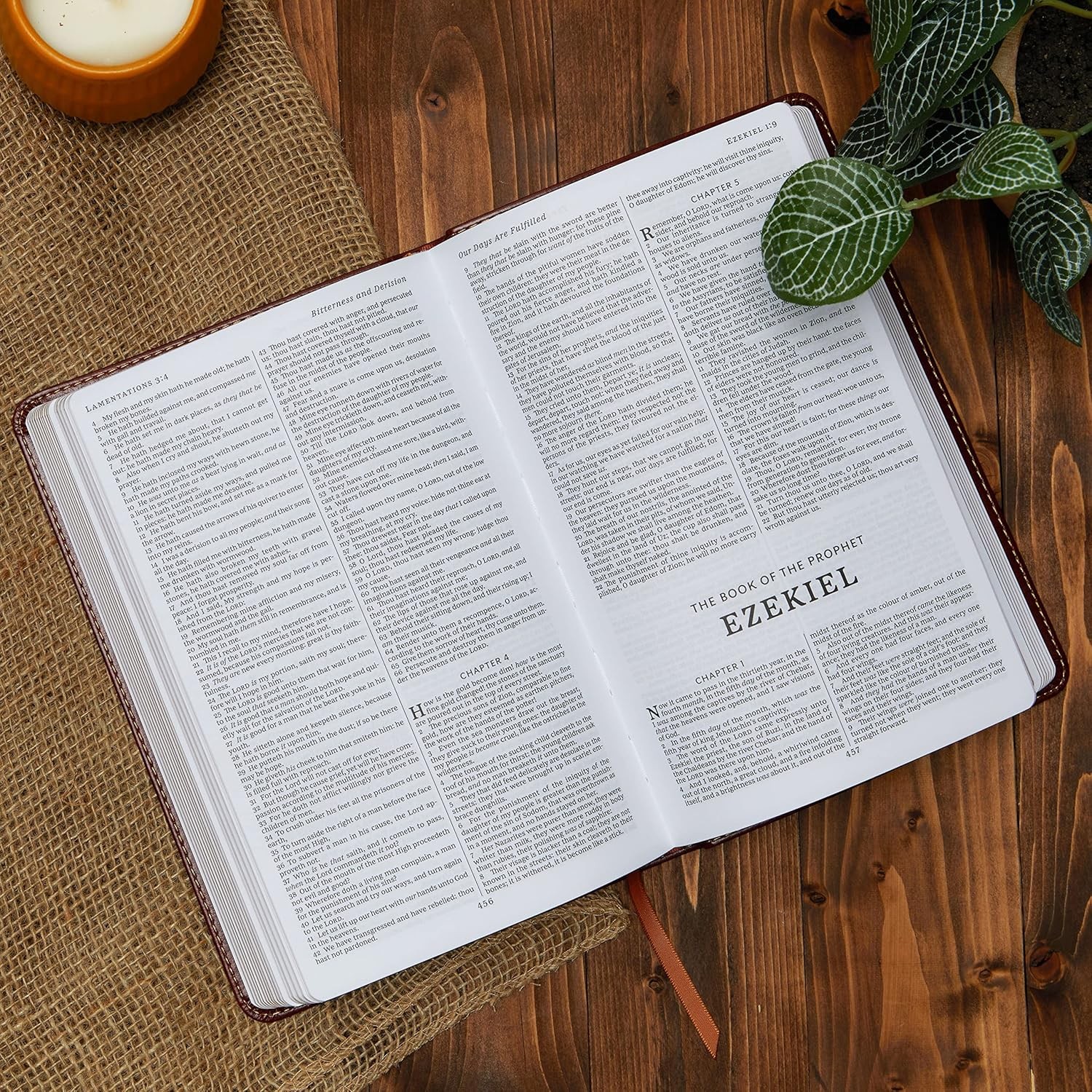 KJV Holy Bible: Gift and Award, Black Leather-Look, Red Letter, Comfort Print: K