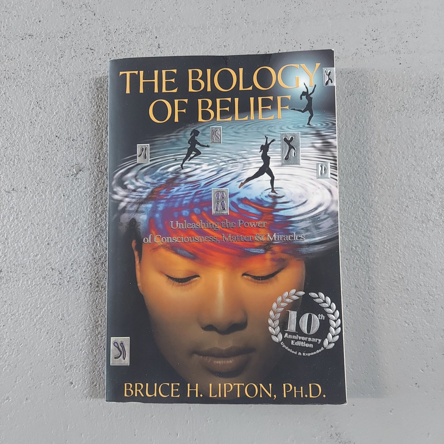 The Biology of Belief Bruce Lipton 2016 10th Anniversary Edition Hay House