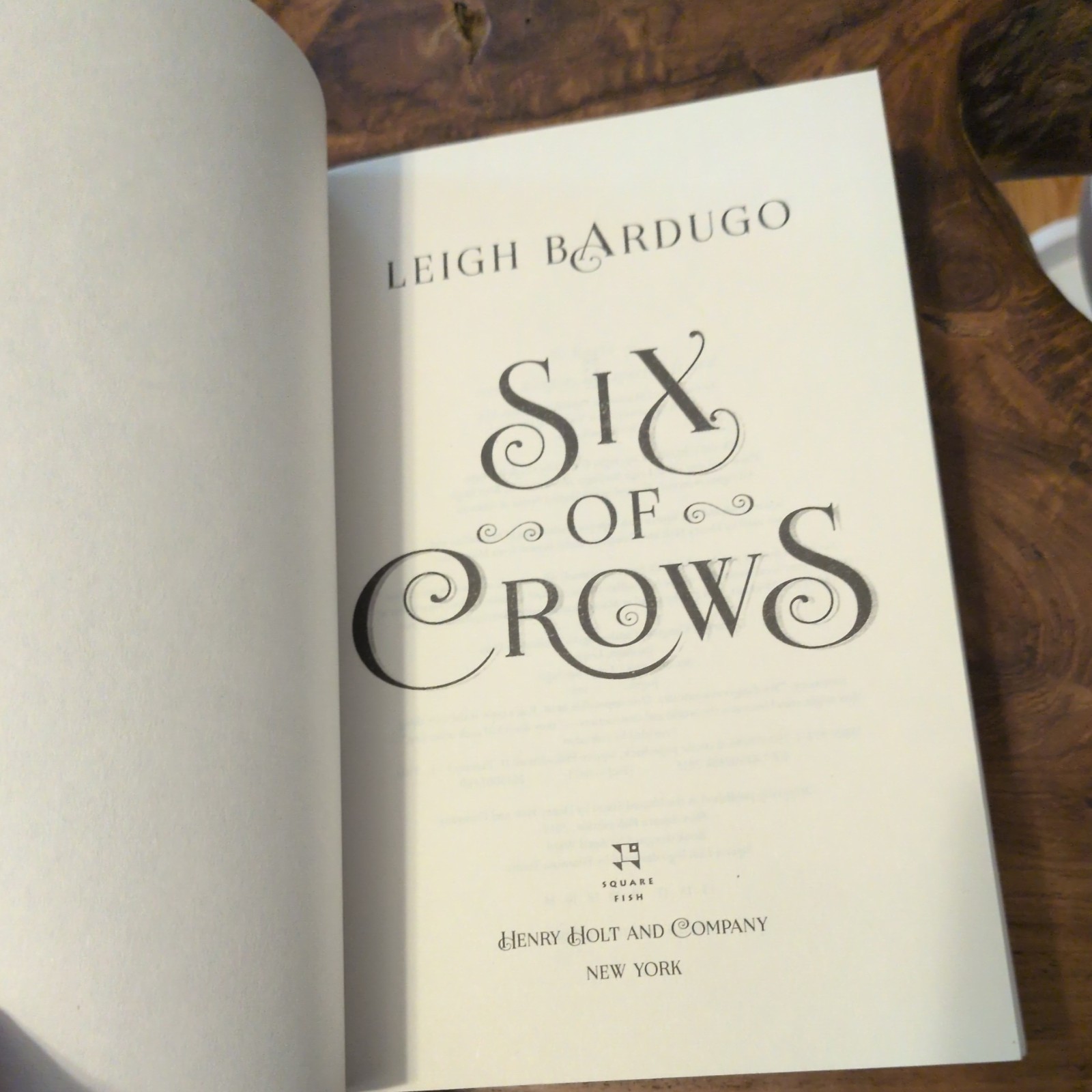 Six of Crows by Leigh Bardugo paperback Very Good Like New