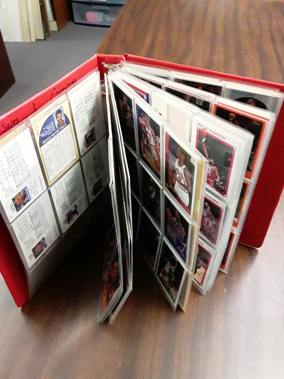 Basketball Trading Cards 31 Ultra Pro sheets full 300 random cards G+ 240403