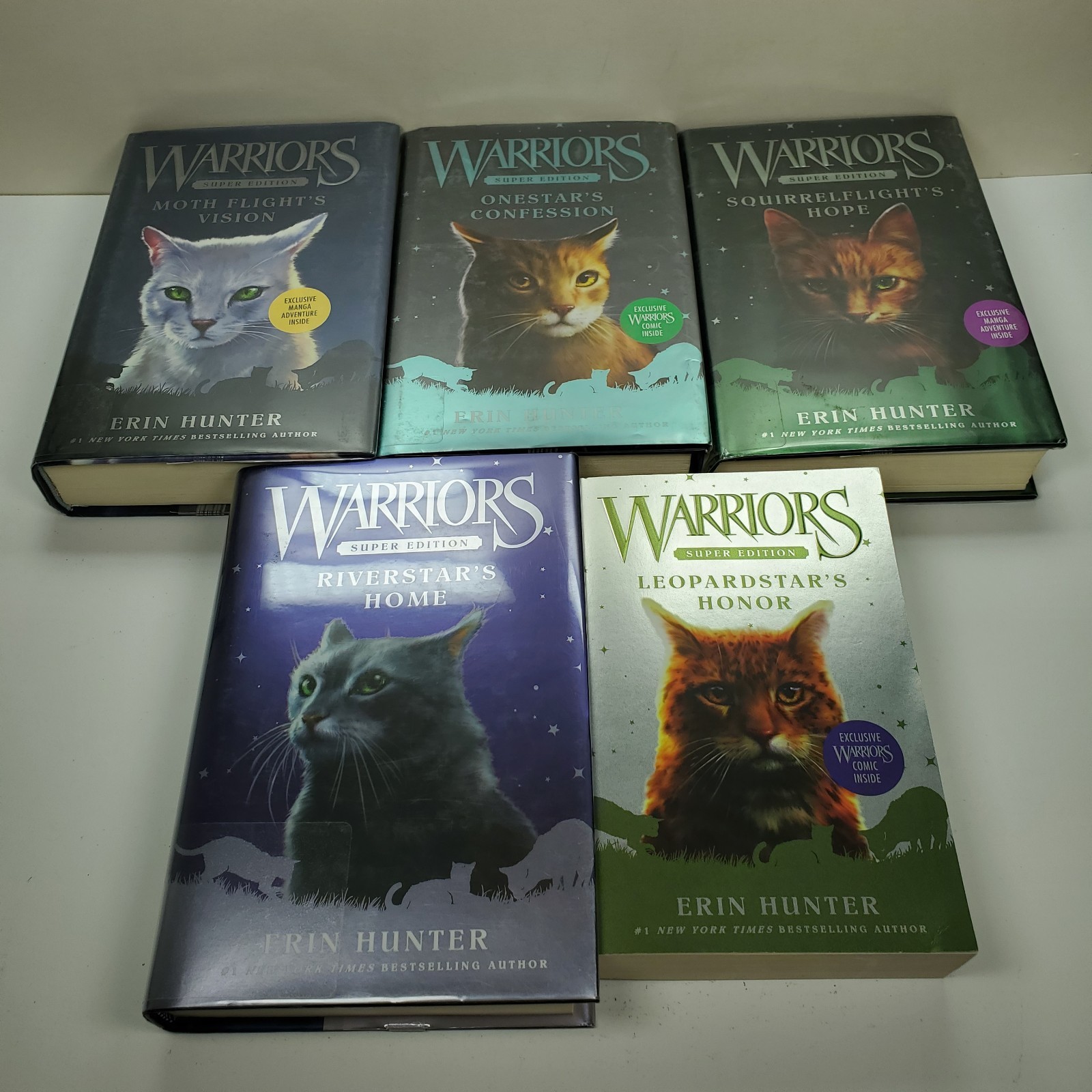 Lot 5 Erin Hunter Books Super Editions Set Hardcover & PB