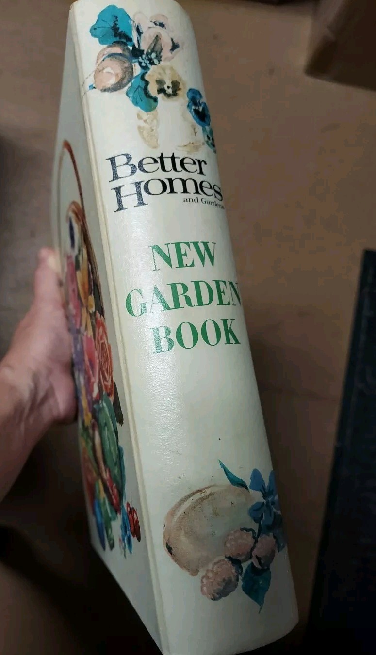 Better Homes and Gardens New Garden Book 1968 EXCELLENT Condition 400 Pages MCM