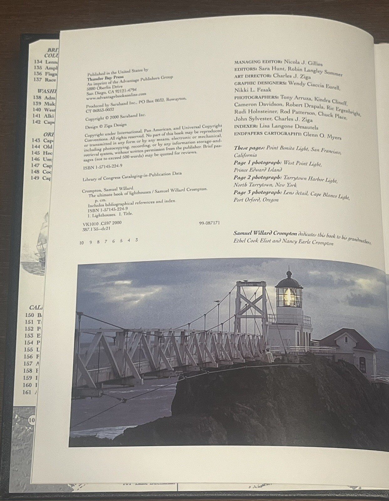 THE ULTIMATE BOOK OF LIGHTHOUSES THUNDER BAY PRESS leather bound 256 pages