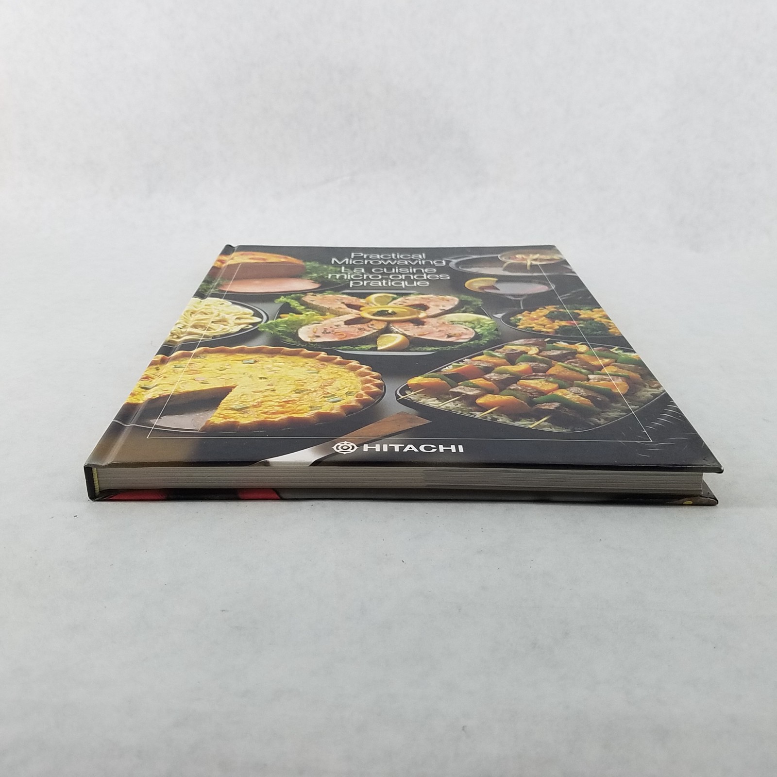 Practical Microwaving – Hitachi Bilingual English / French – 1983 – LIKE NEW!