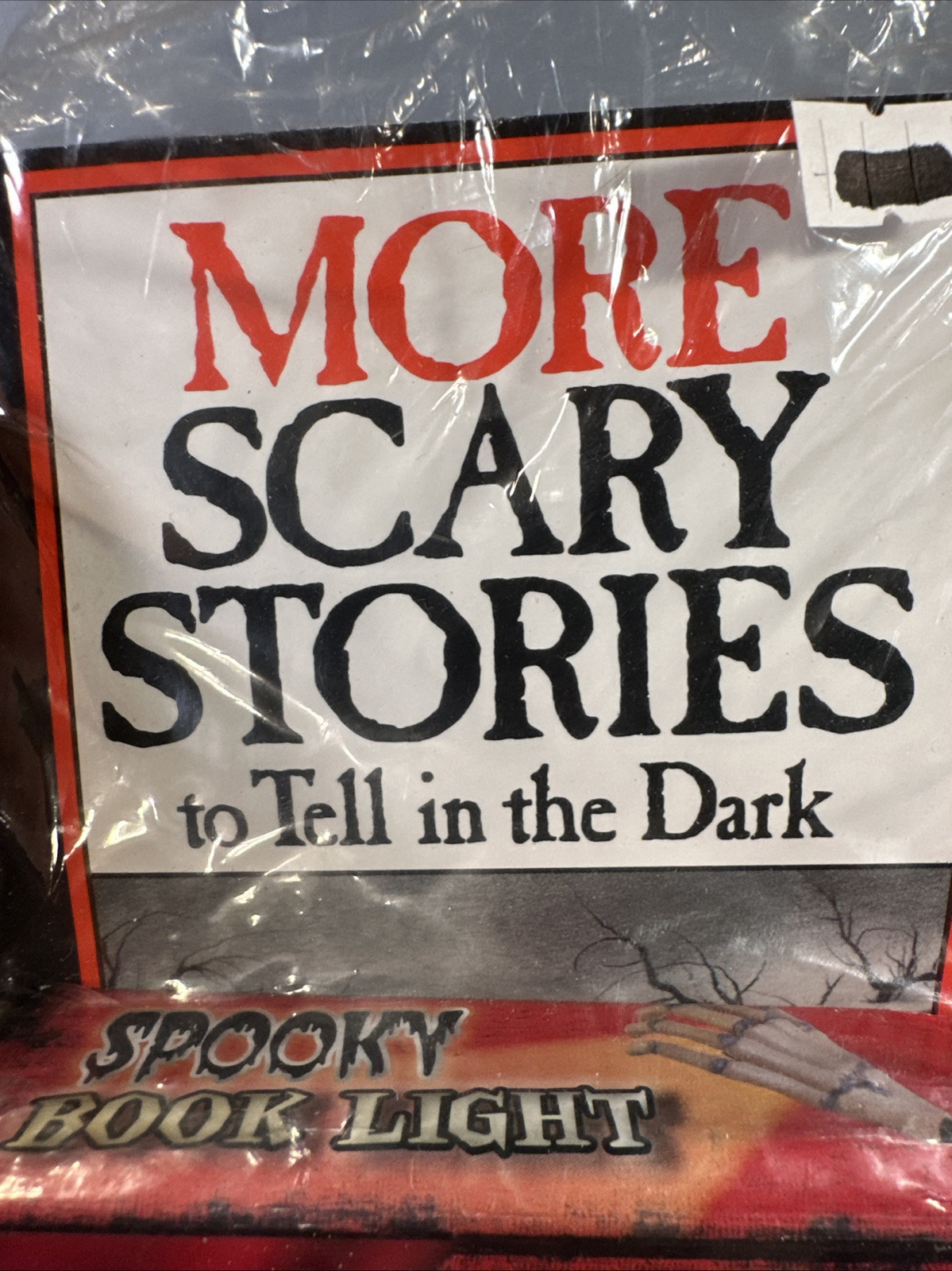 Scary Stories To Tell In The Dark PB Books Alvin Schwartz w/Spooky Book Light