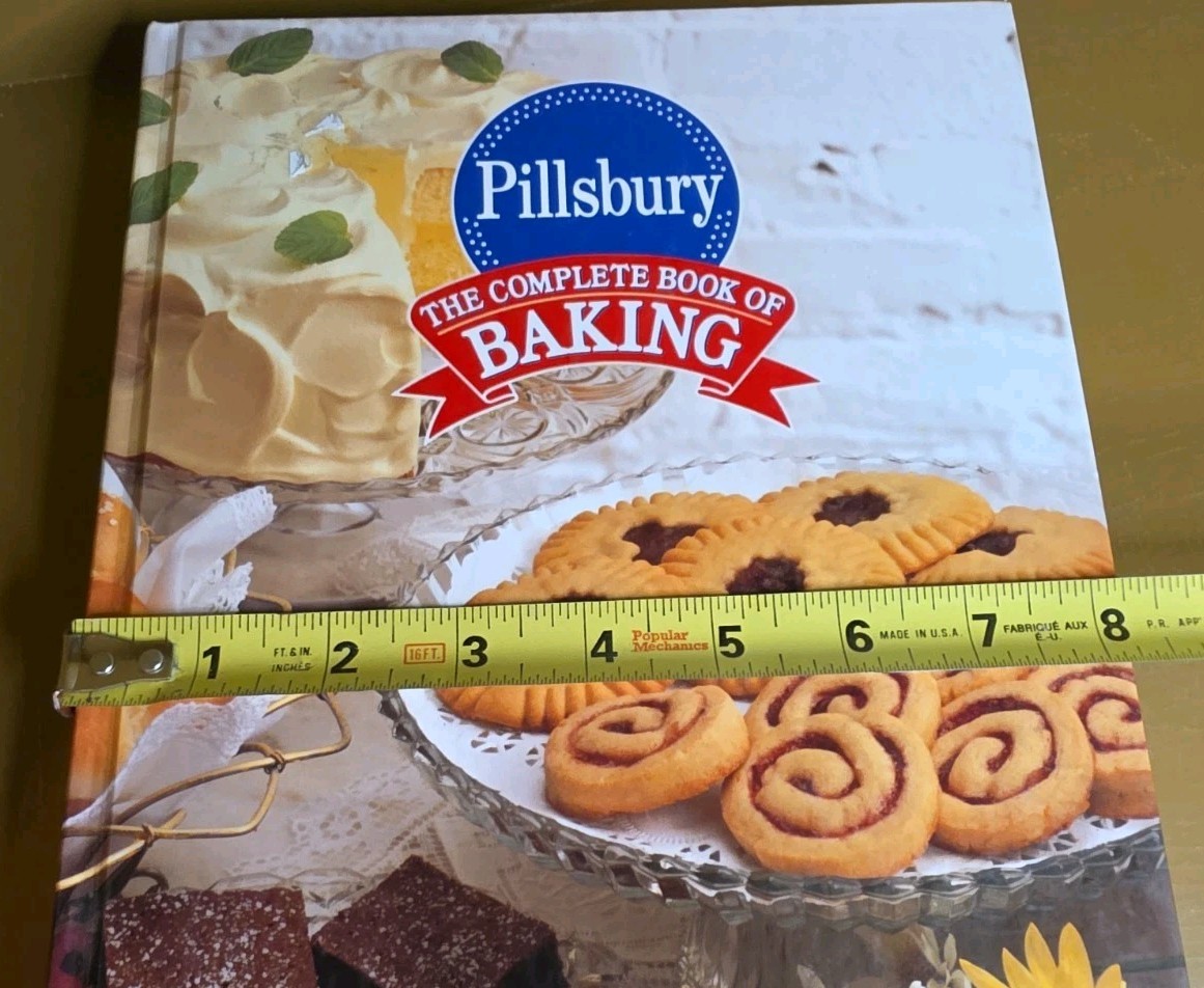 Complete Book of Baking Pillsbury Cookbook 1993 Hardcover 512 Pages Of Recipes