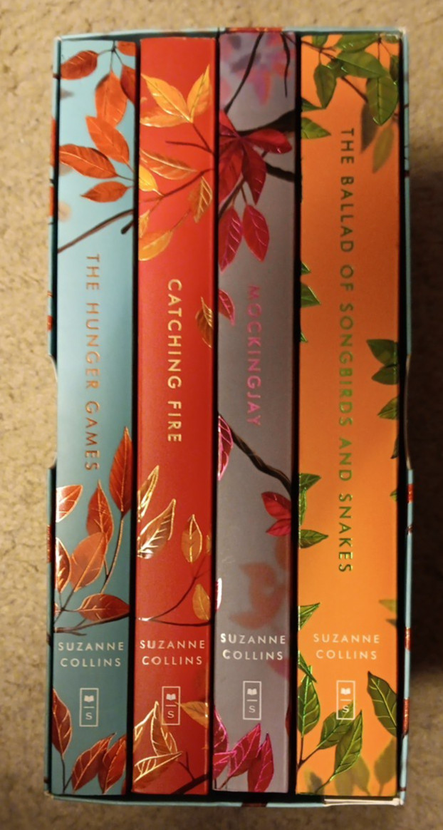 Hunger Games Box Set (Deluxe Edition with Stenciled Edges) by Suzanne Collins…