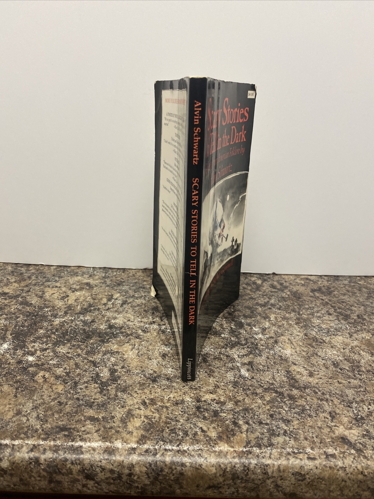 Scary Stories to Tell in the Dark Alvin Schwartz Softcover 1981 6th Printing