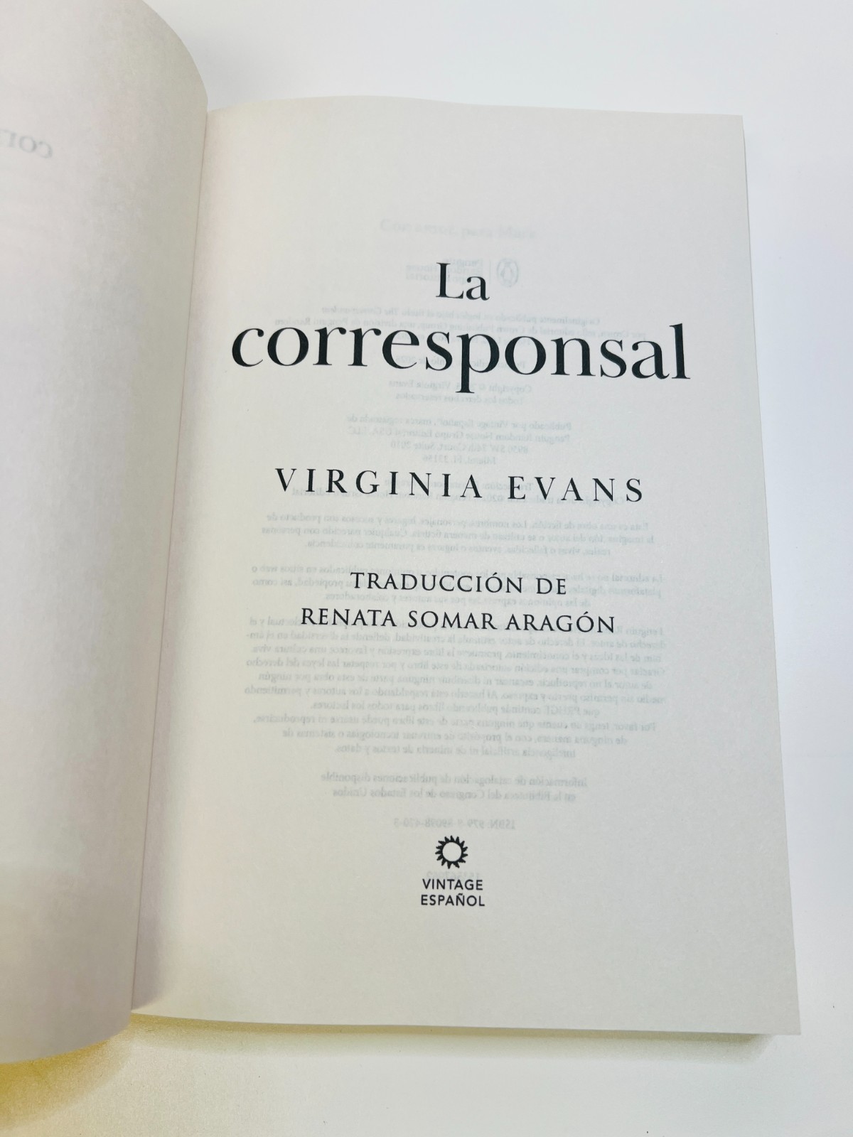 La Corresponsal by Virginia Evans (IN SPANISH – EN ESPANOL)