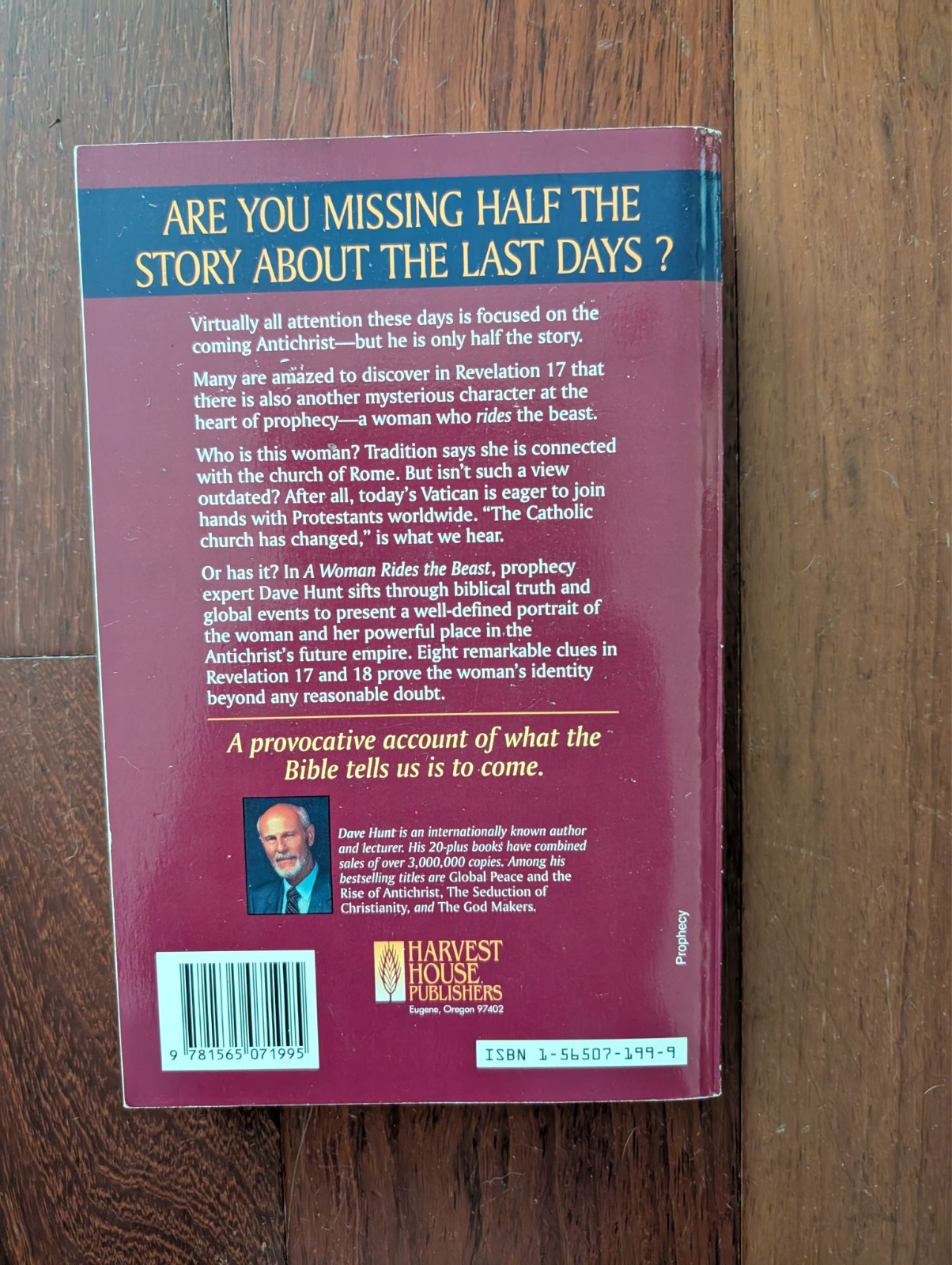 A Woman Rides the Beast: The Roman Catholic Ch- 1565071999, Dave Hunt, paperback