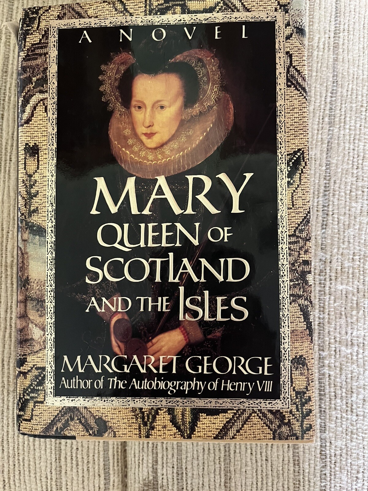 Margaret George Mary Queen of Scotland and the Isles Hard cover pre owned