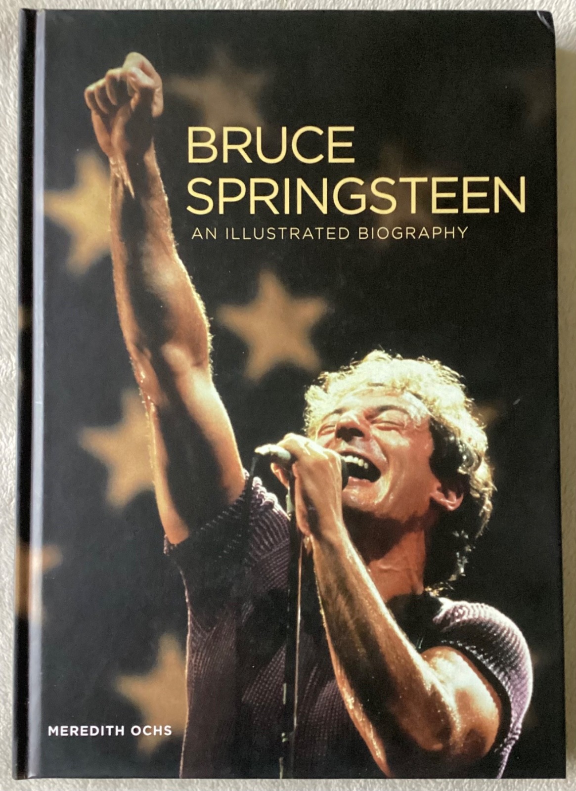 “BRUCE SPRINGSTEEN – An Illustrated Biography” – Hardcover – 184 Pages! – MINT!