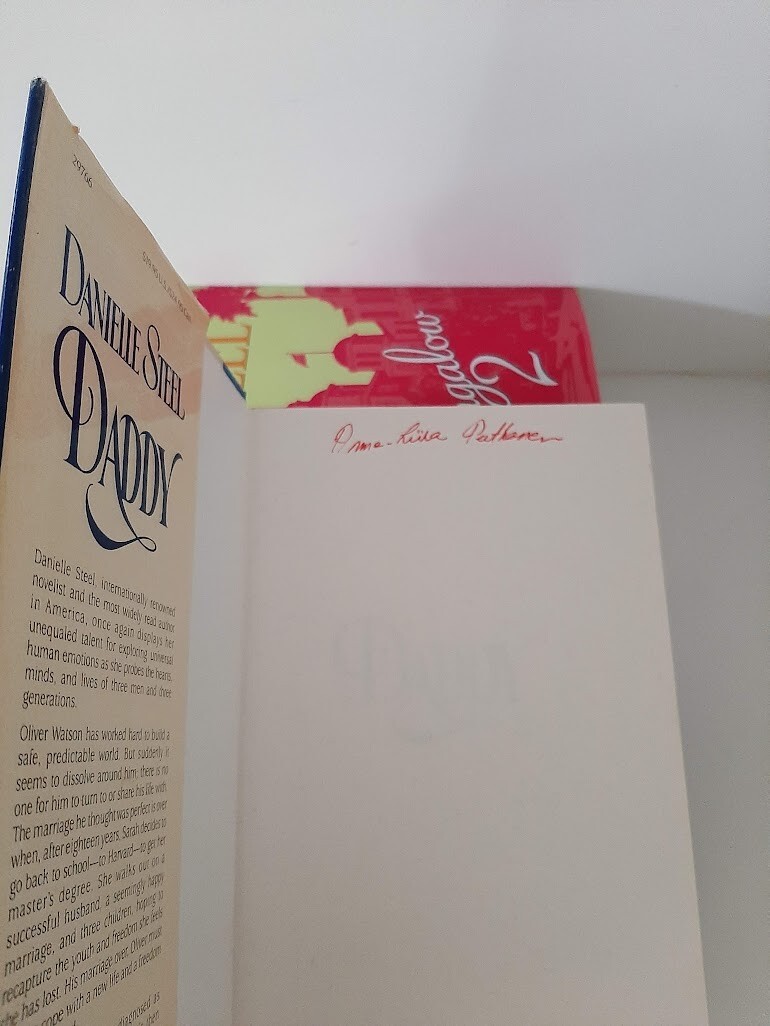 Danielle Steel HC Books Bigger Size 8.5 – 9.5 in Romantic novels Non Smoking