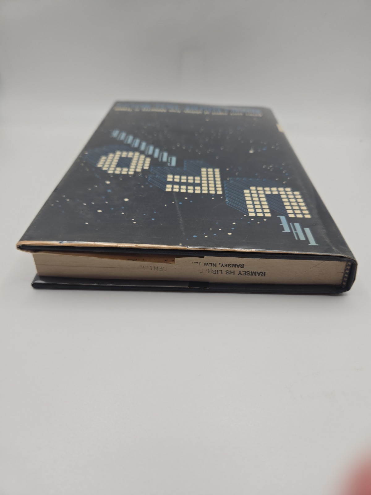 The UFO Guidebook ASPECT OF OFOLOGY by Simon Mennick & Norman J. Briazack 1978